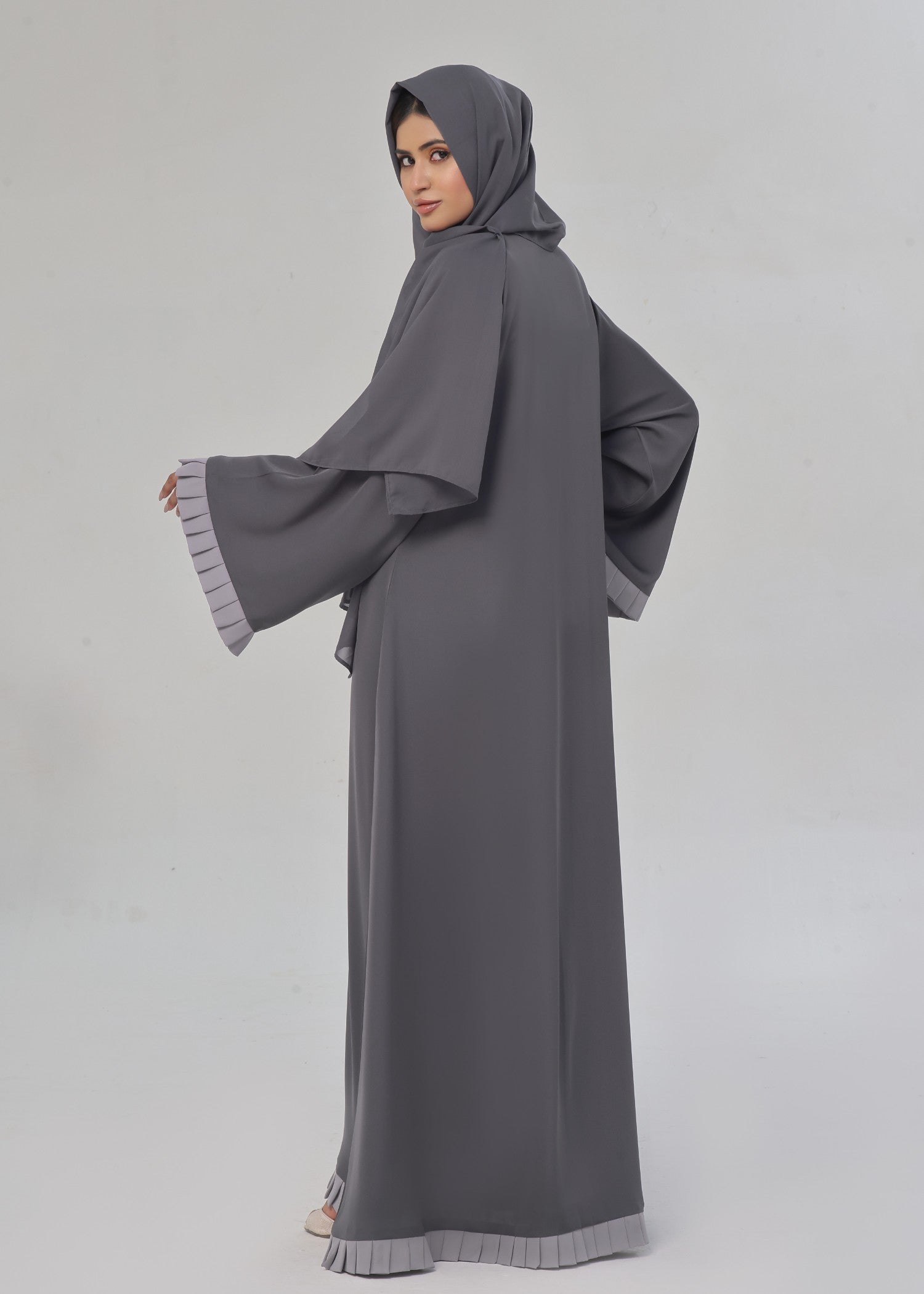nidha Abaya in Dark grey
