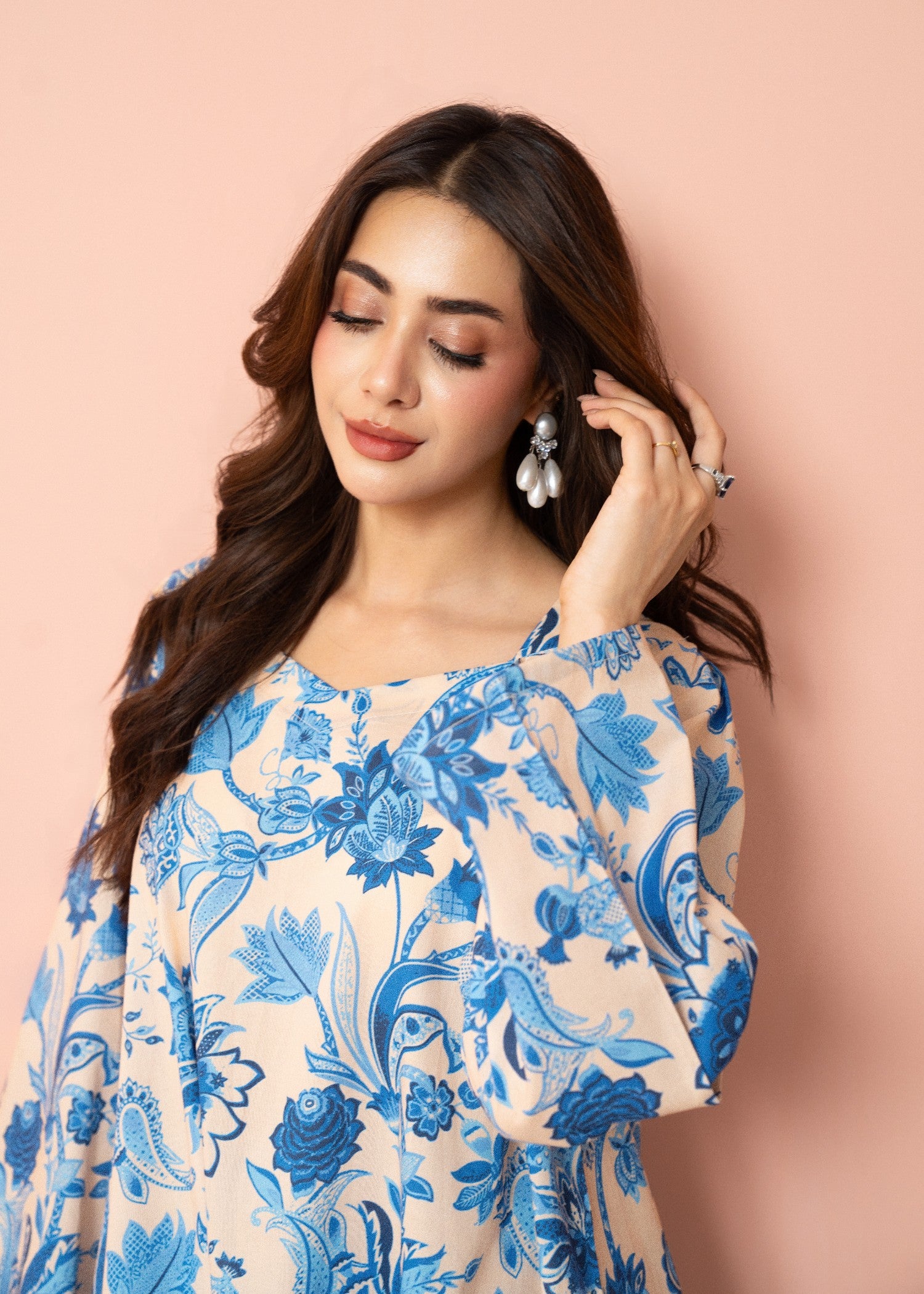 lawn cotton Pishwas in Ivory, baby blue