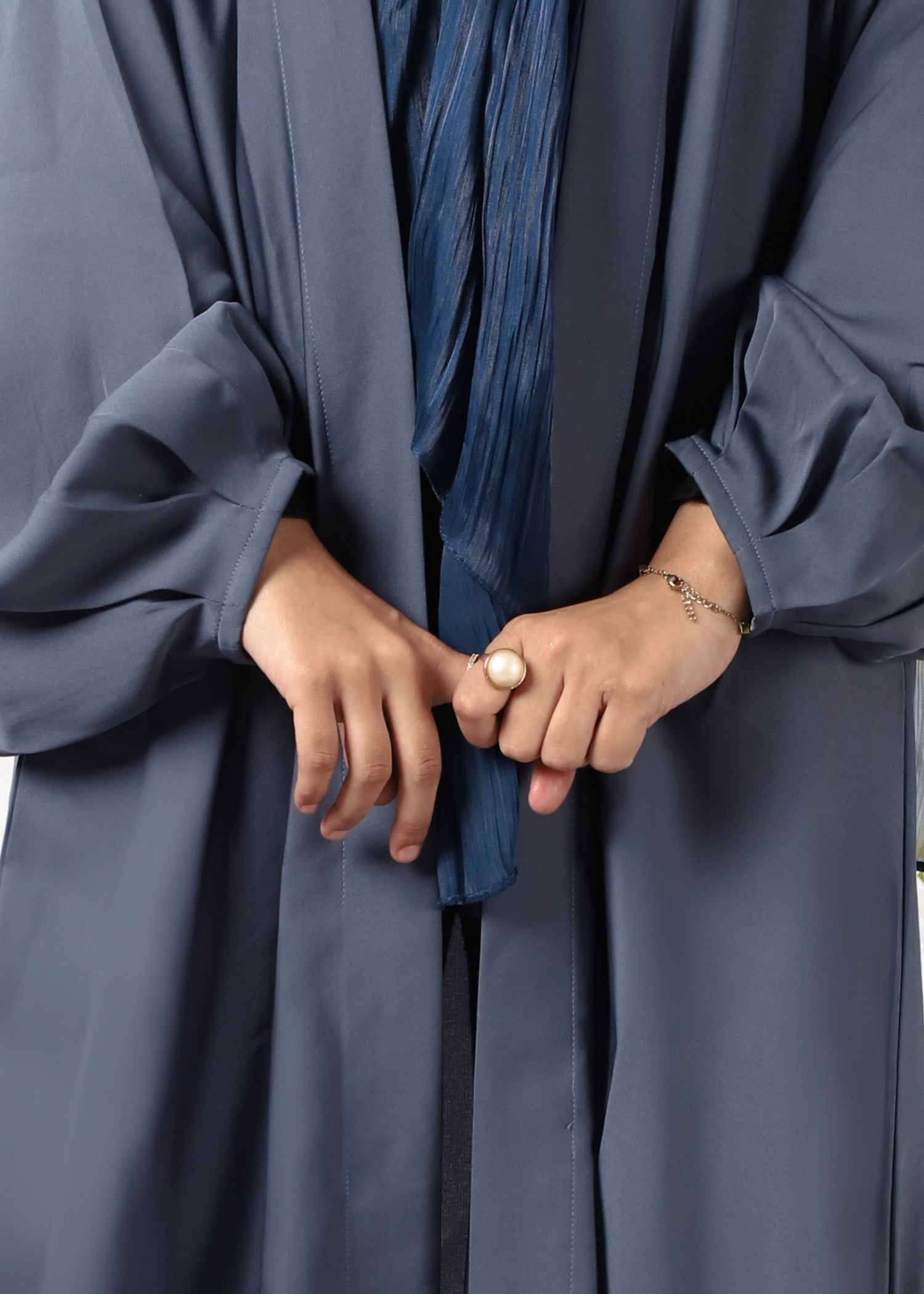 nidha Abaya in Slate grey, shadow blue
