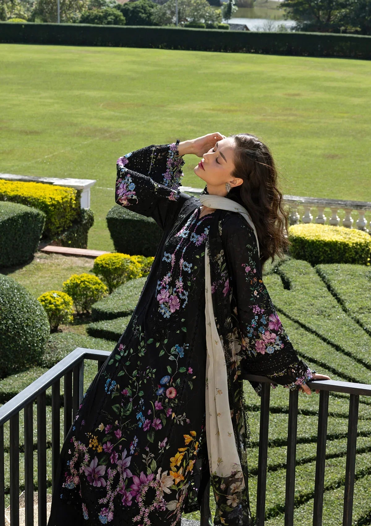 Signature Embroidered Lawn Prints – ESA-1B BLACK THRONE