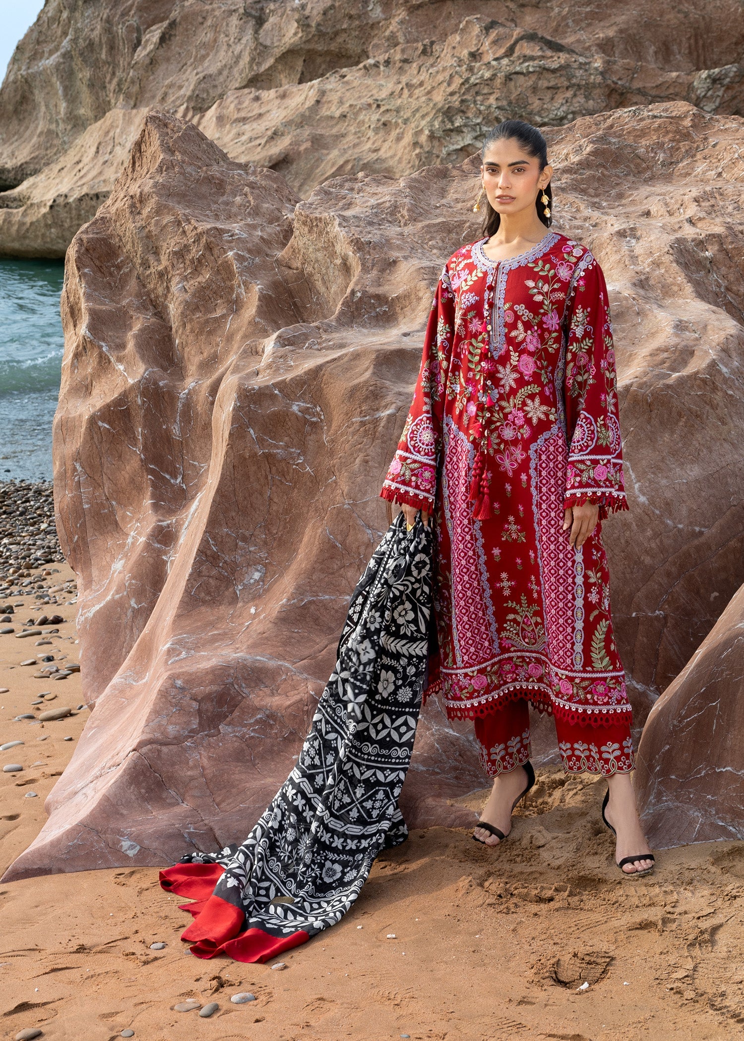 Festive Luxury Lawn – Laal