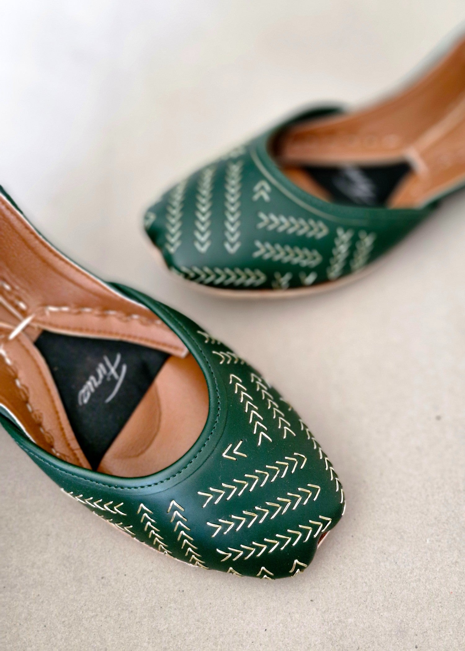 Khussa in Dark green by - High Quality Women Khussa DXF8700