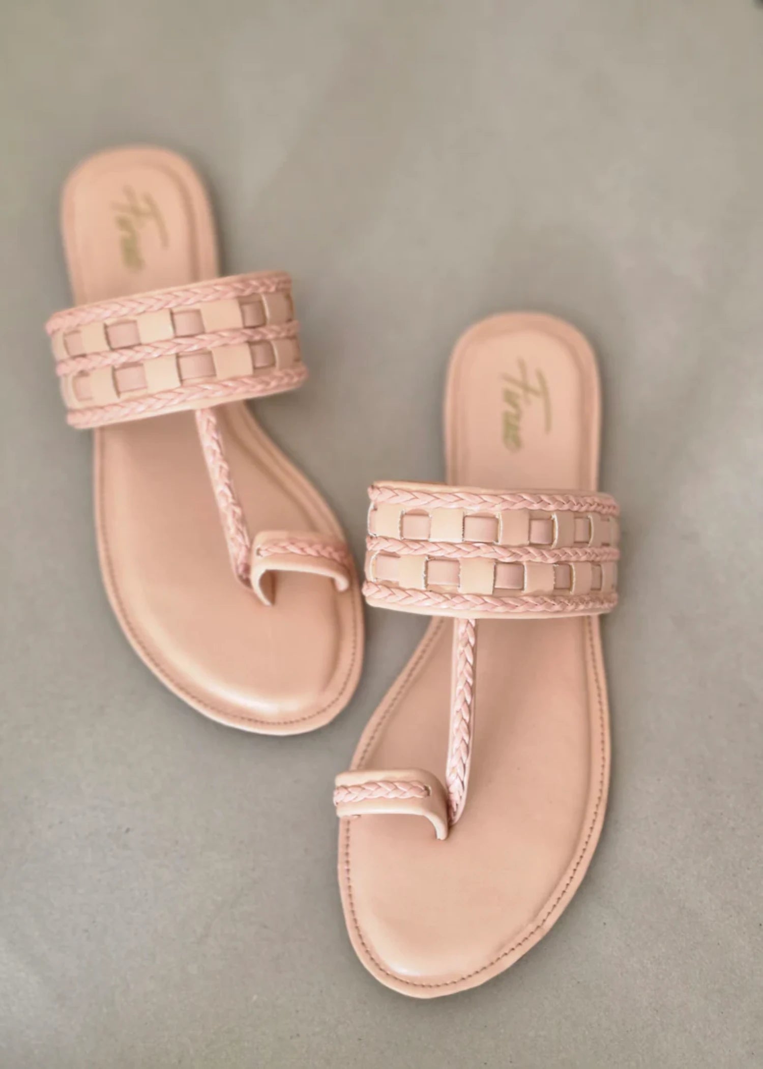 Kolapuri in Peach pink by - High Quality Women Kolapuri FMM1750