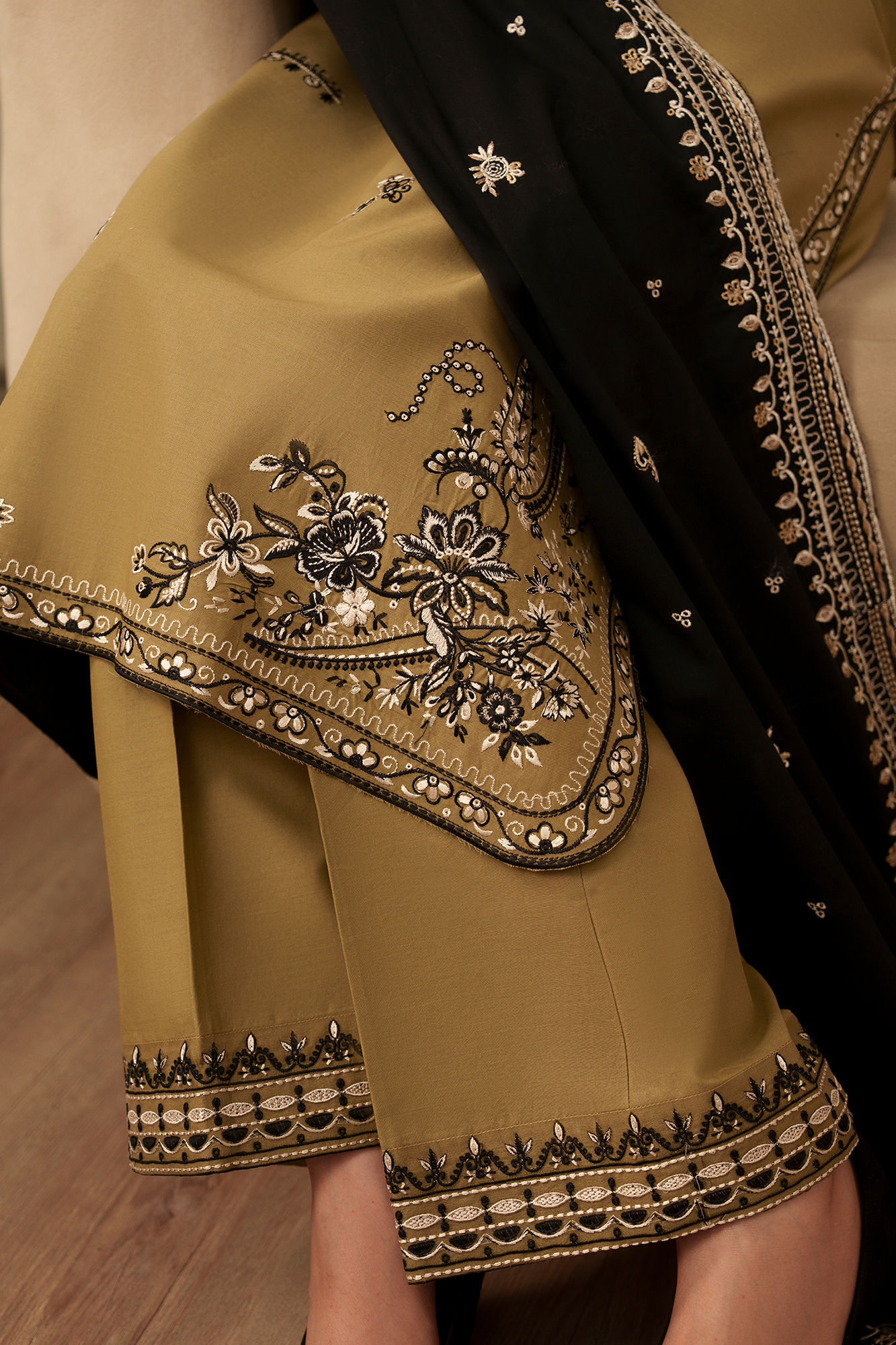 Pret Eid Edit RTW – Ayla