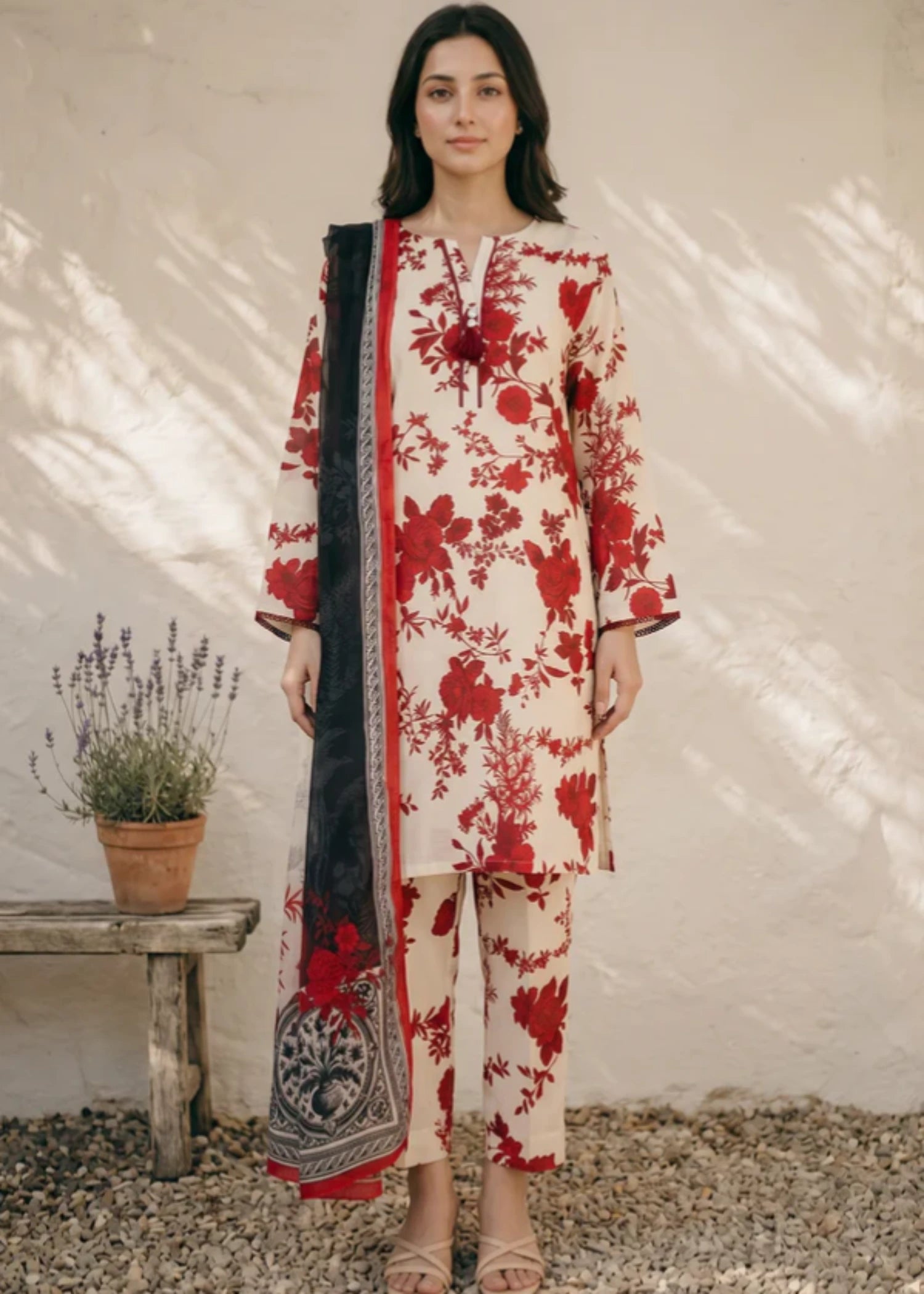 lawn Kurta Set in Off-white, red