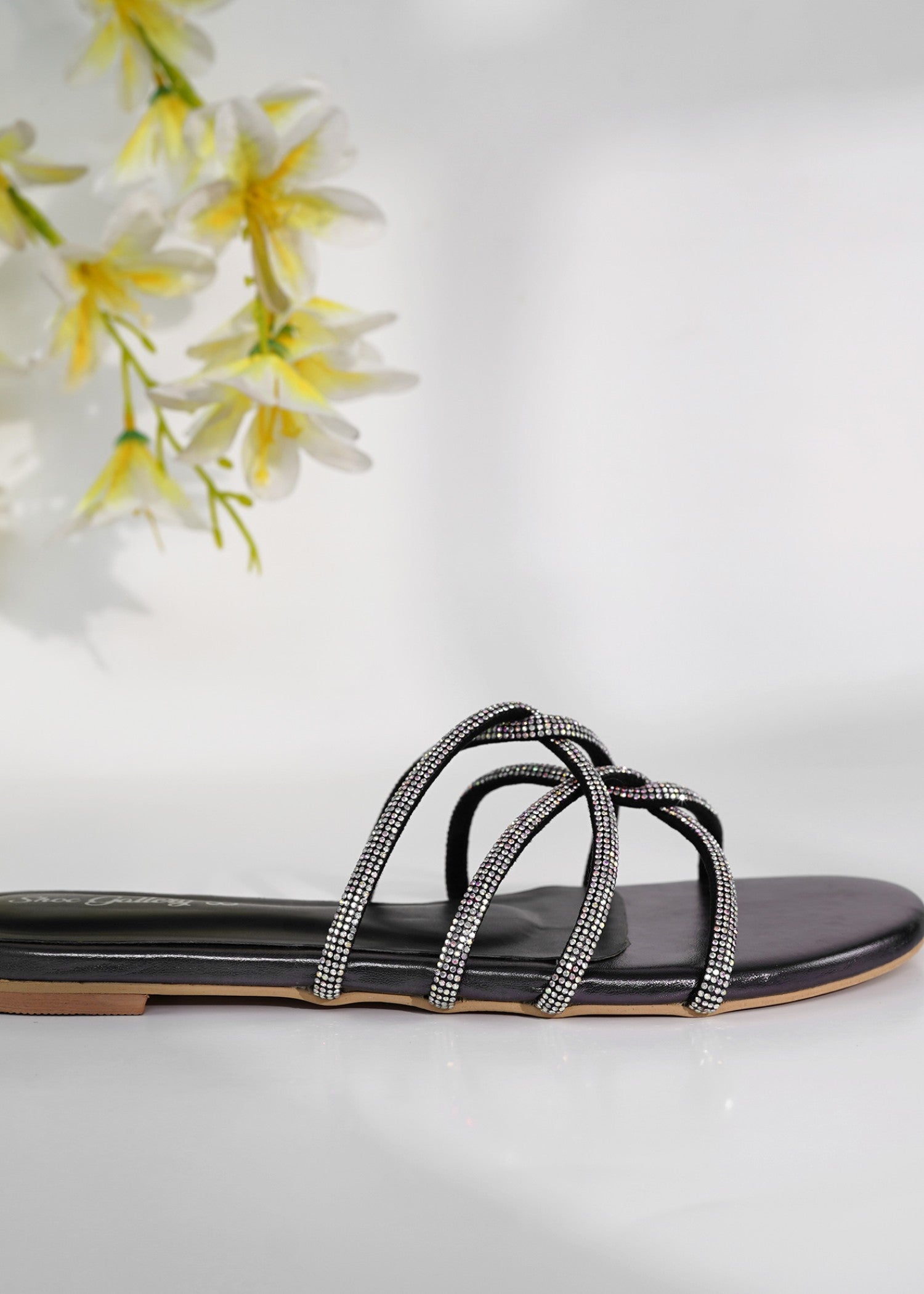 Flats in Black by - High Quality Women Flats TDW5127