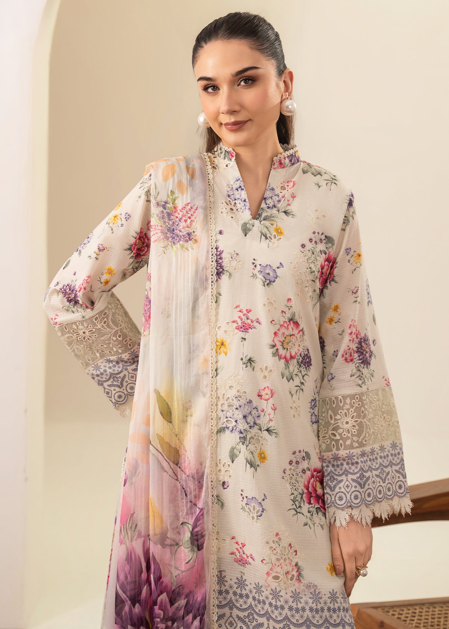 lawn Kurta Set in Off-white