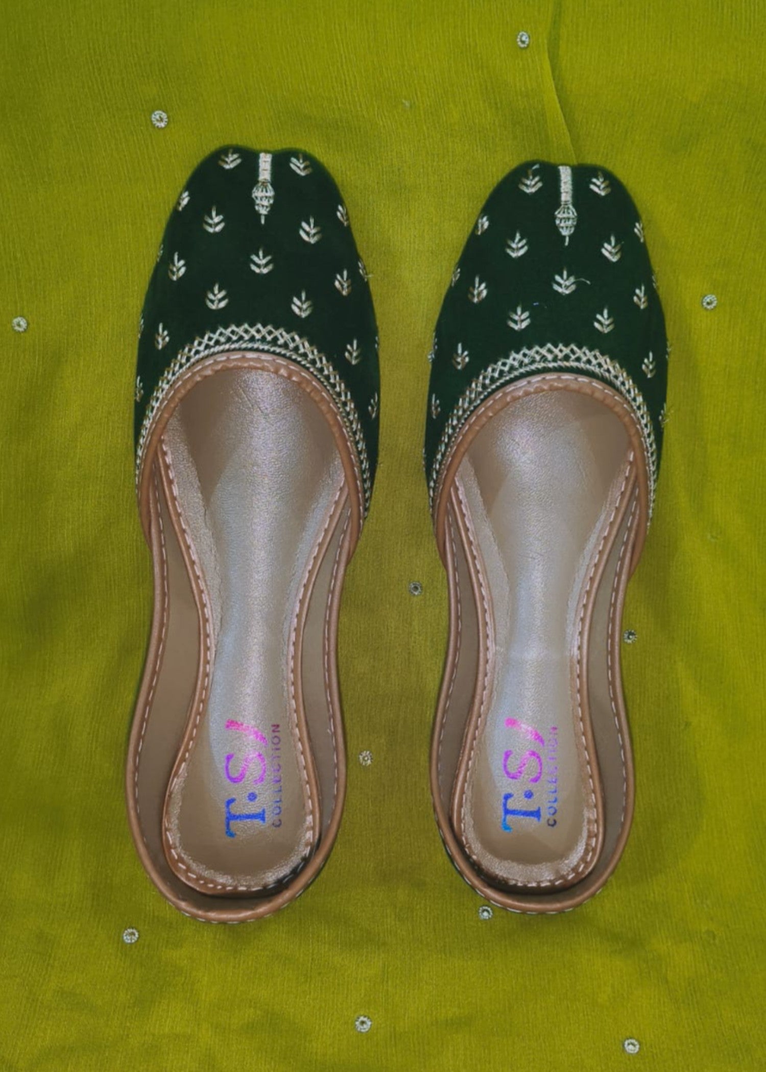 Khussa in Hunter green by - High Quality Women Khussa SEE8686