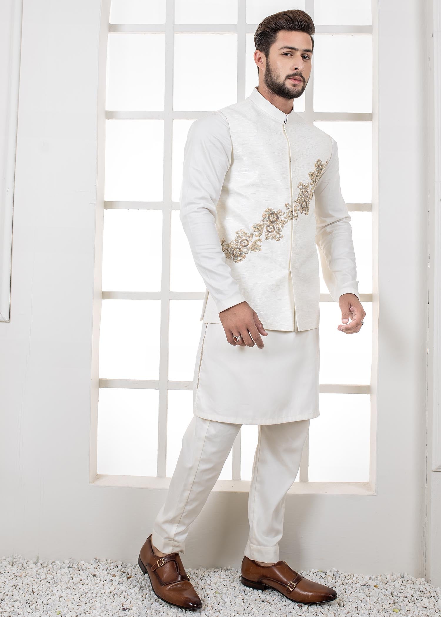 self jacquard Waistcoat in Off-white