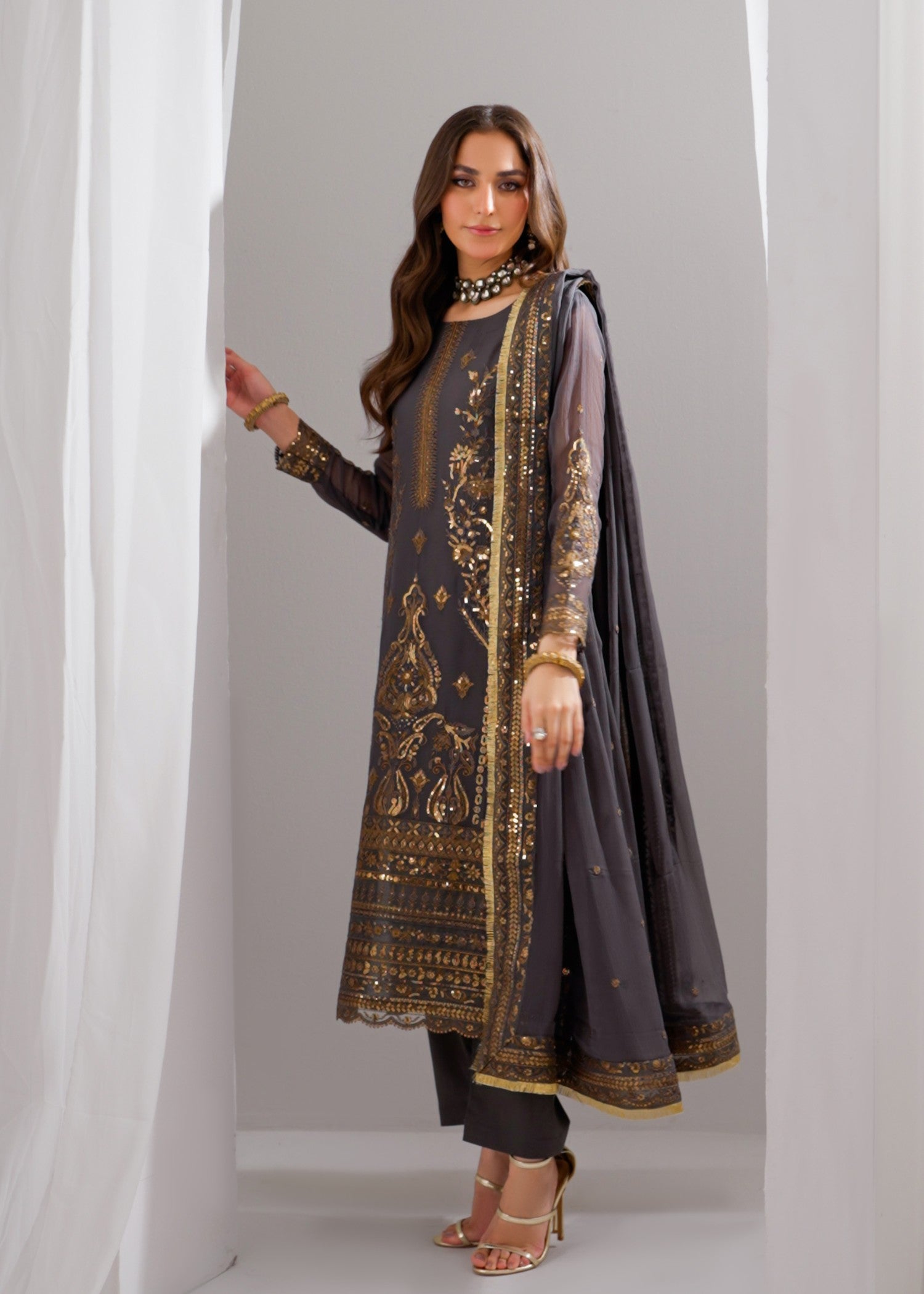 bemberg crinkle chiffon Kurta Set in Dark grey