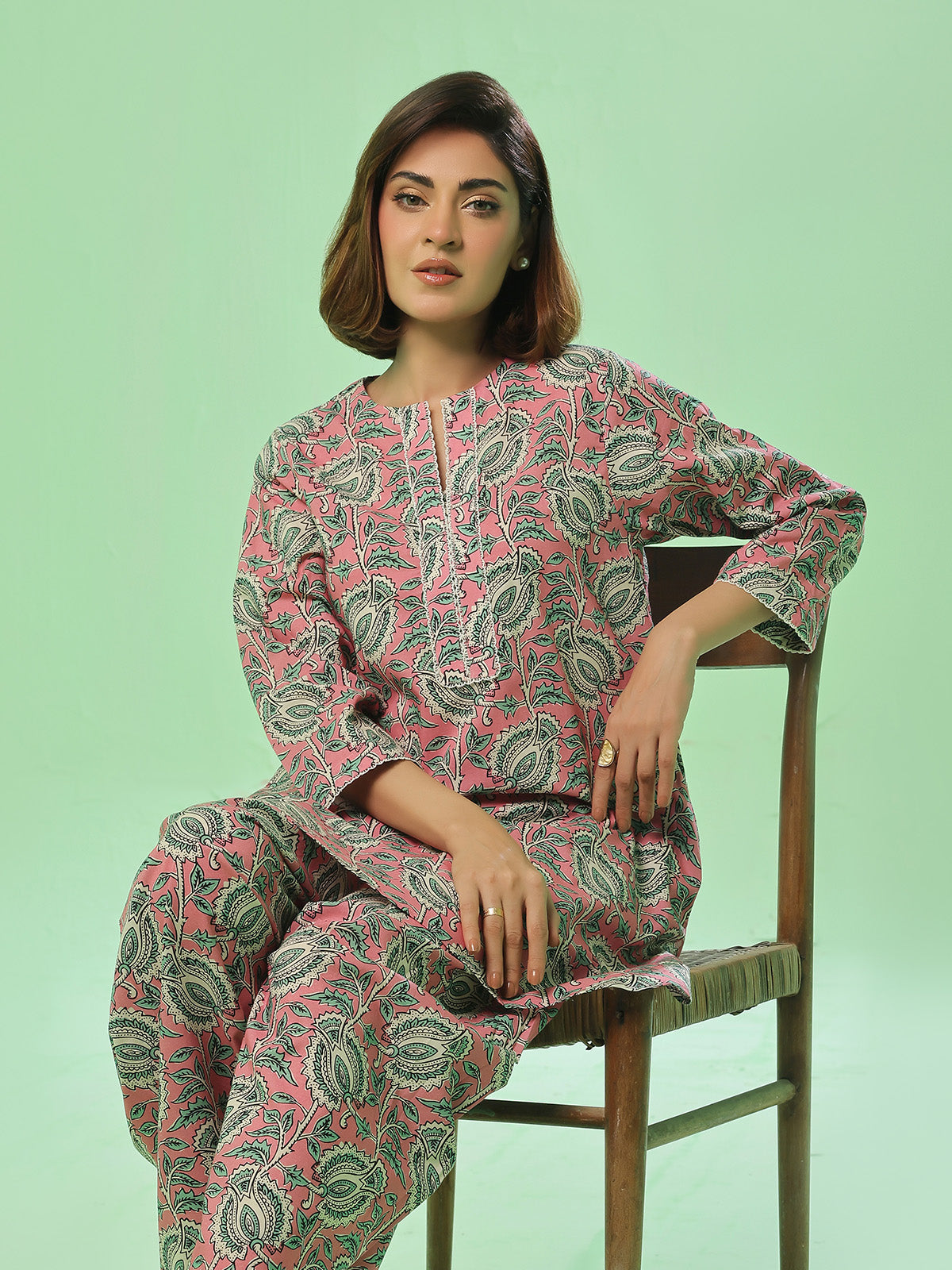 zari lawn Unstitched in Pink