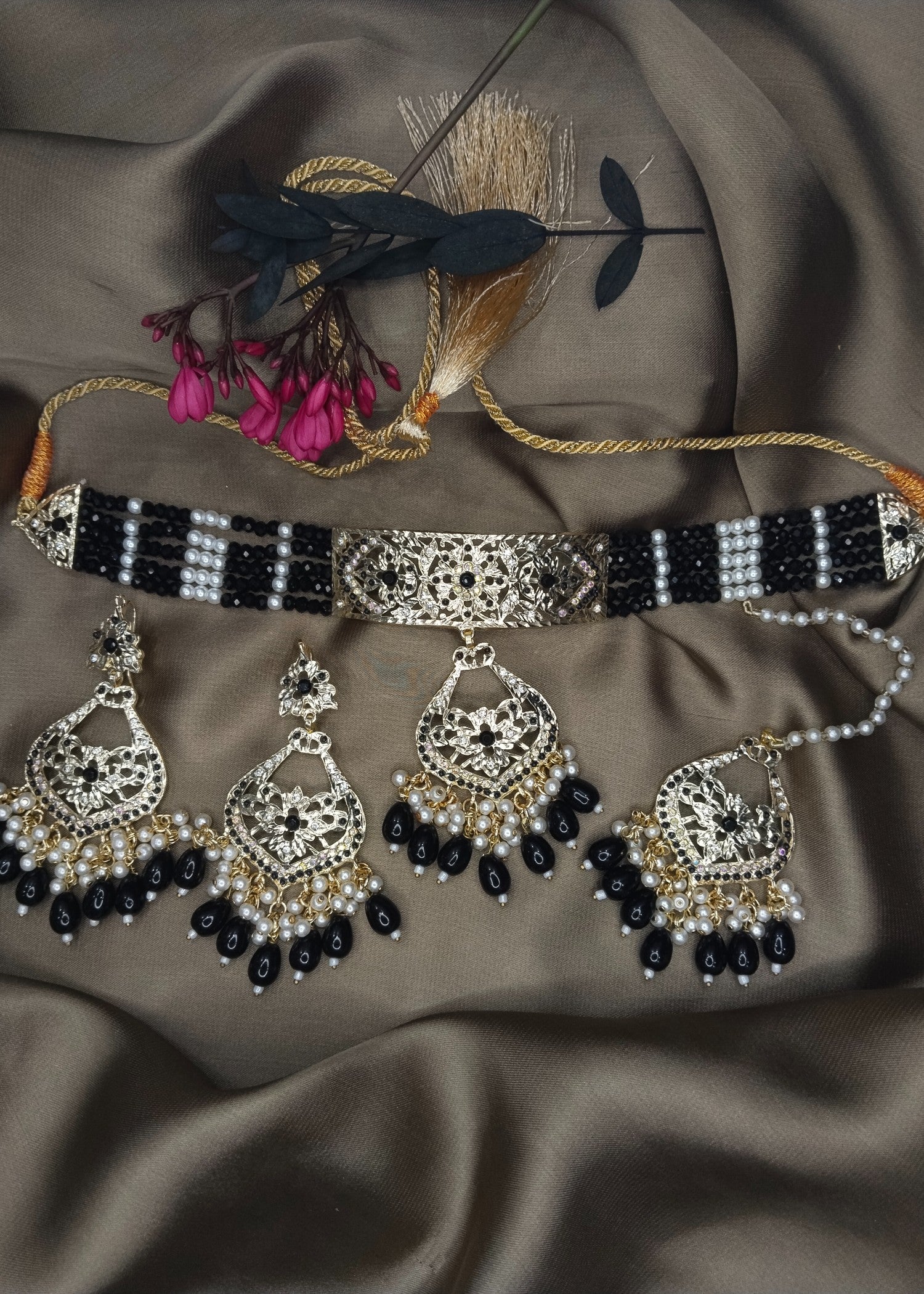 Choker in Champagne, black Color by - Trendy Women Choker DQN3923