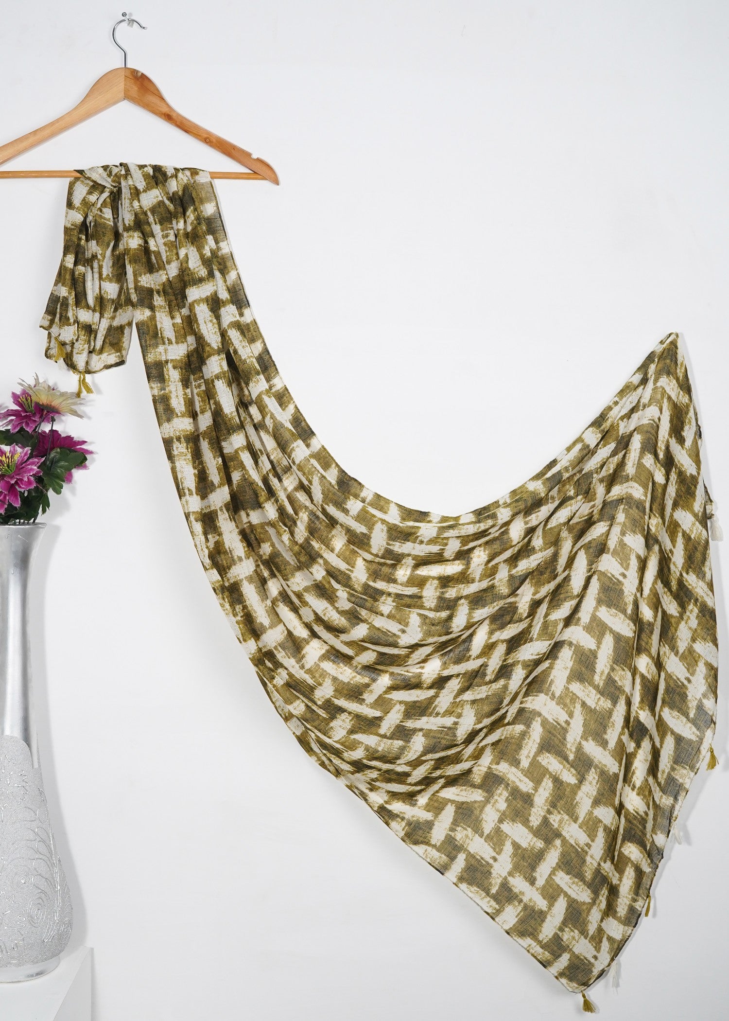 slub lawn Hijab in White, green
