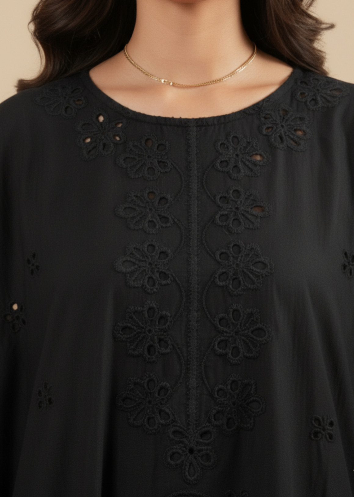 dhanak Kaftan in Black