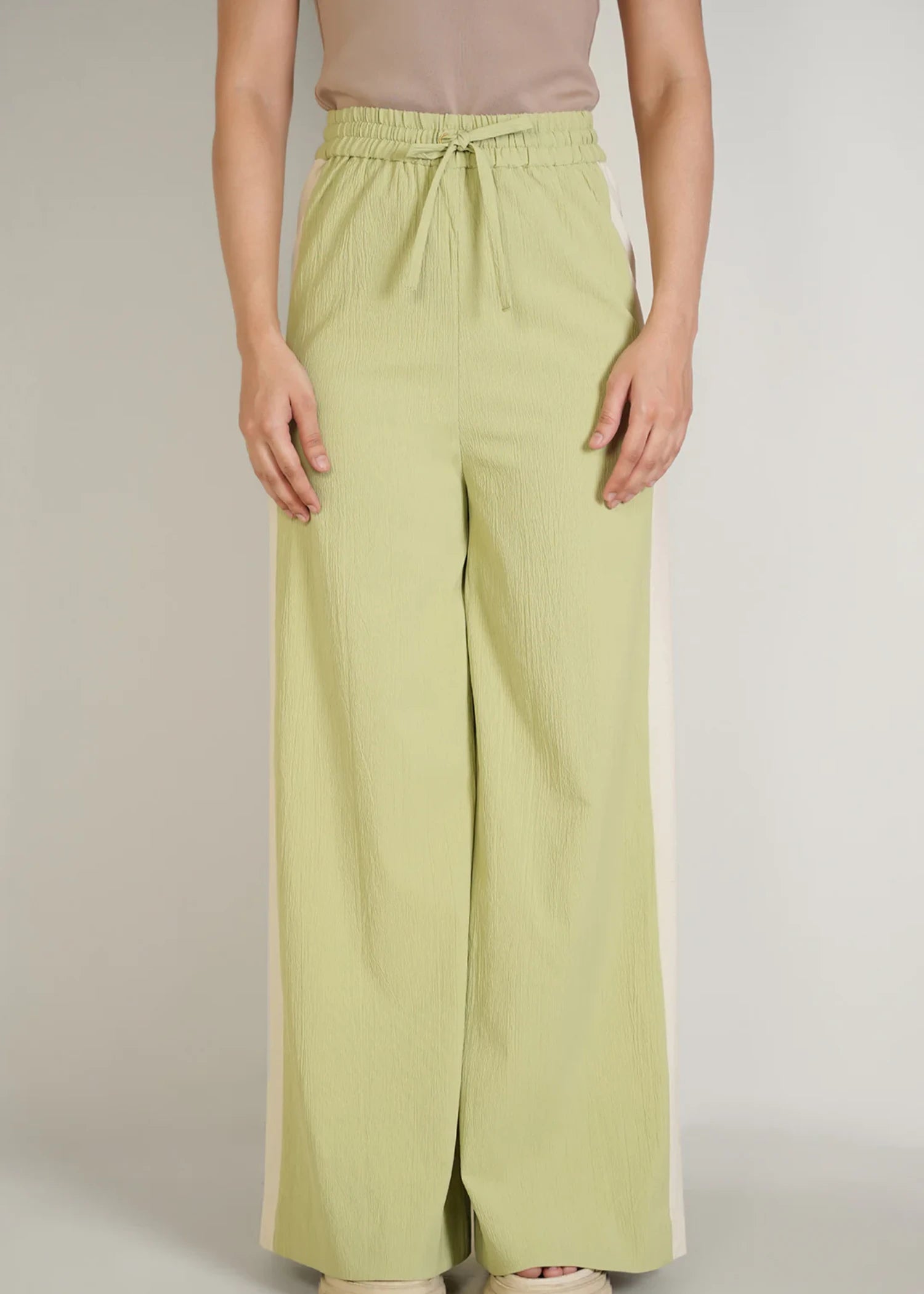 crepe Trousers in Lime green