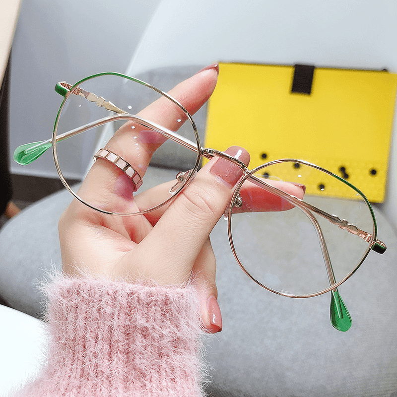 Fashionable Women's Myopia Glasses with Eye-Catching Net Red Frame