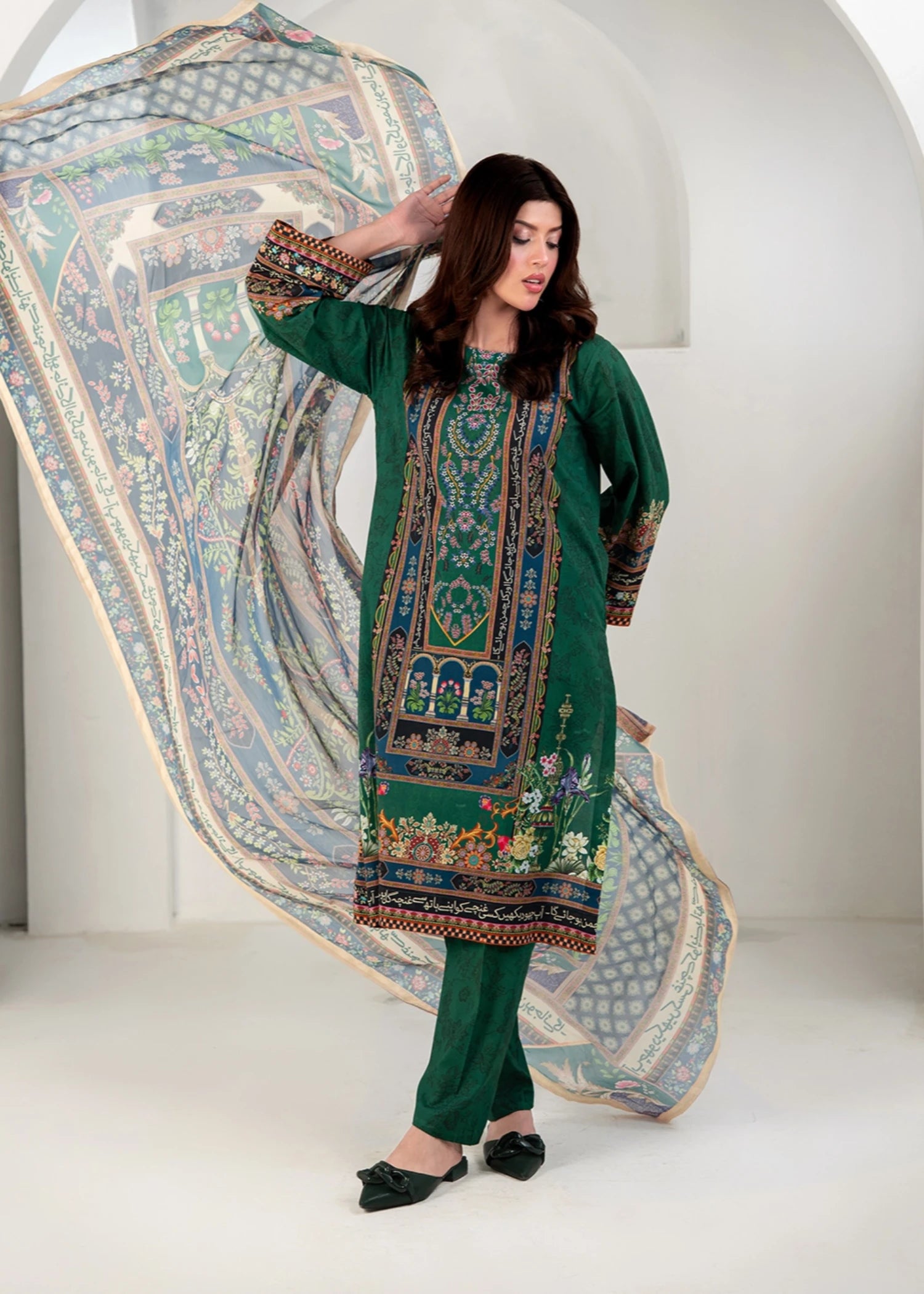 blended cambric Kurta Set in Bottle green