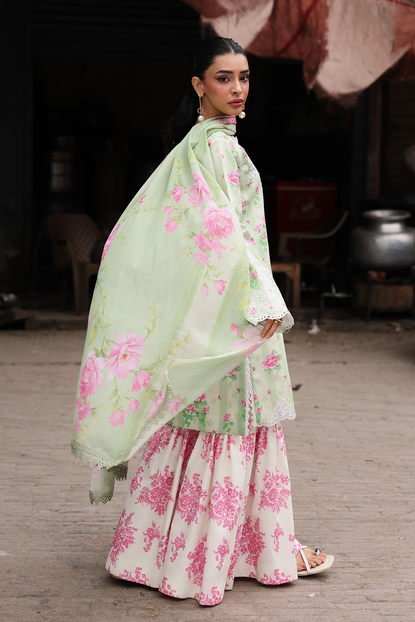 Floral Symphony Lawn – V2-08
