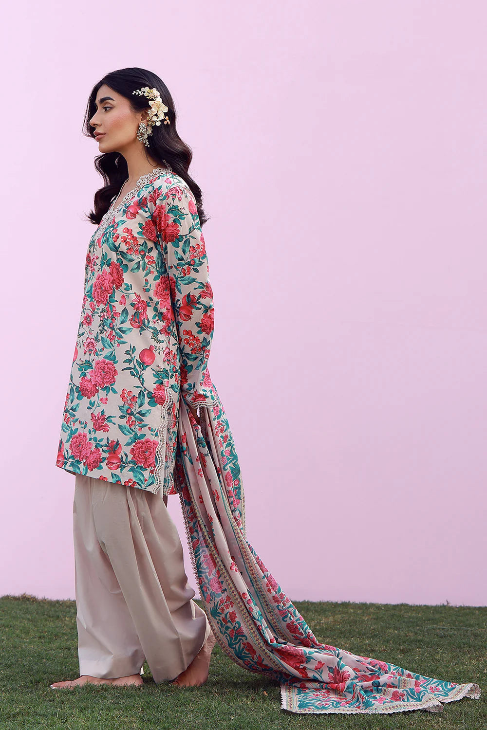 Mirha Lawn – Ivory Bloom
