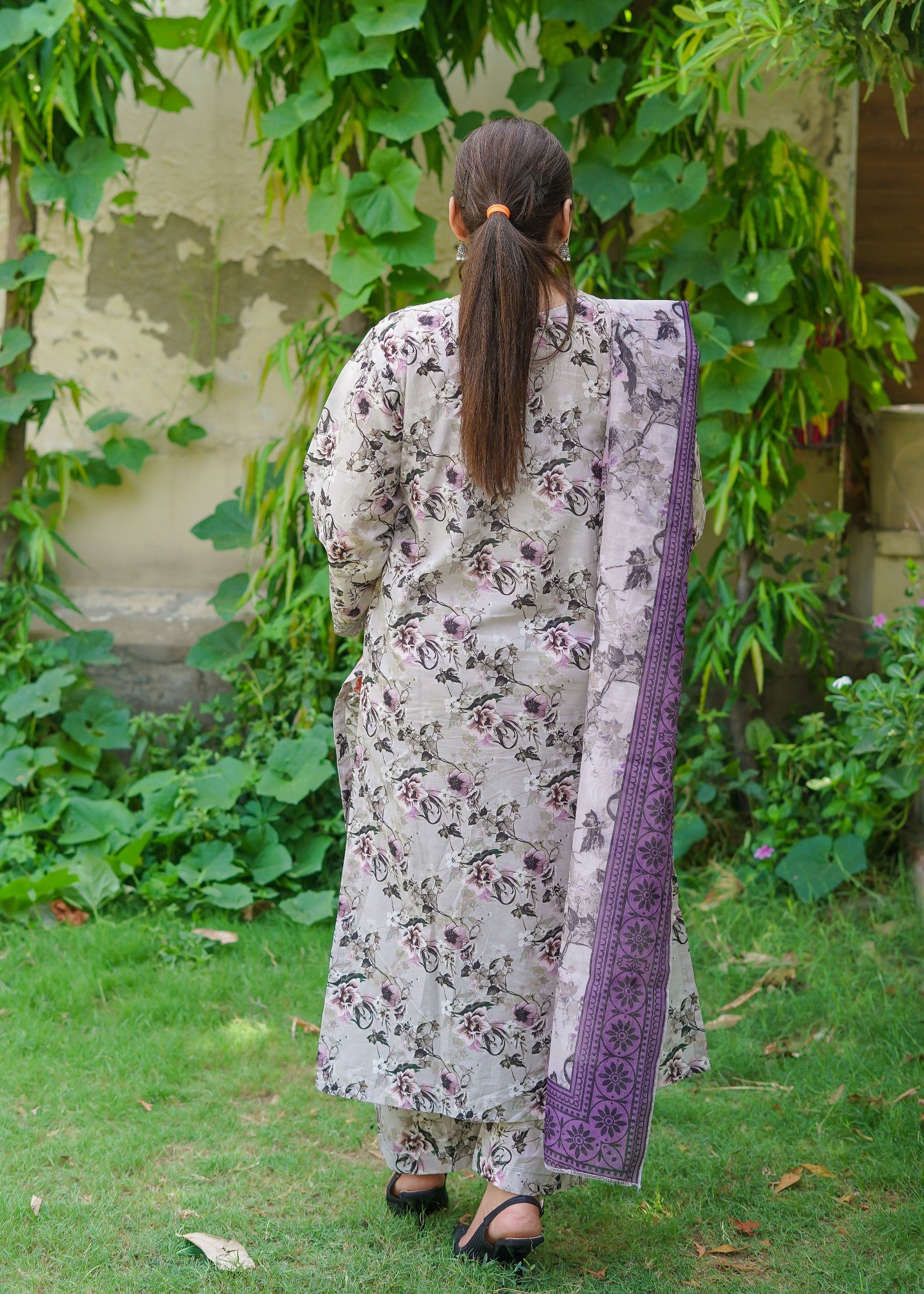 swiss lawn Kurta Set in Grey