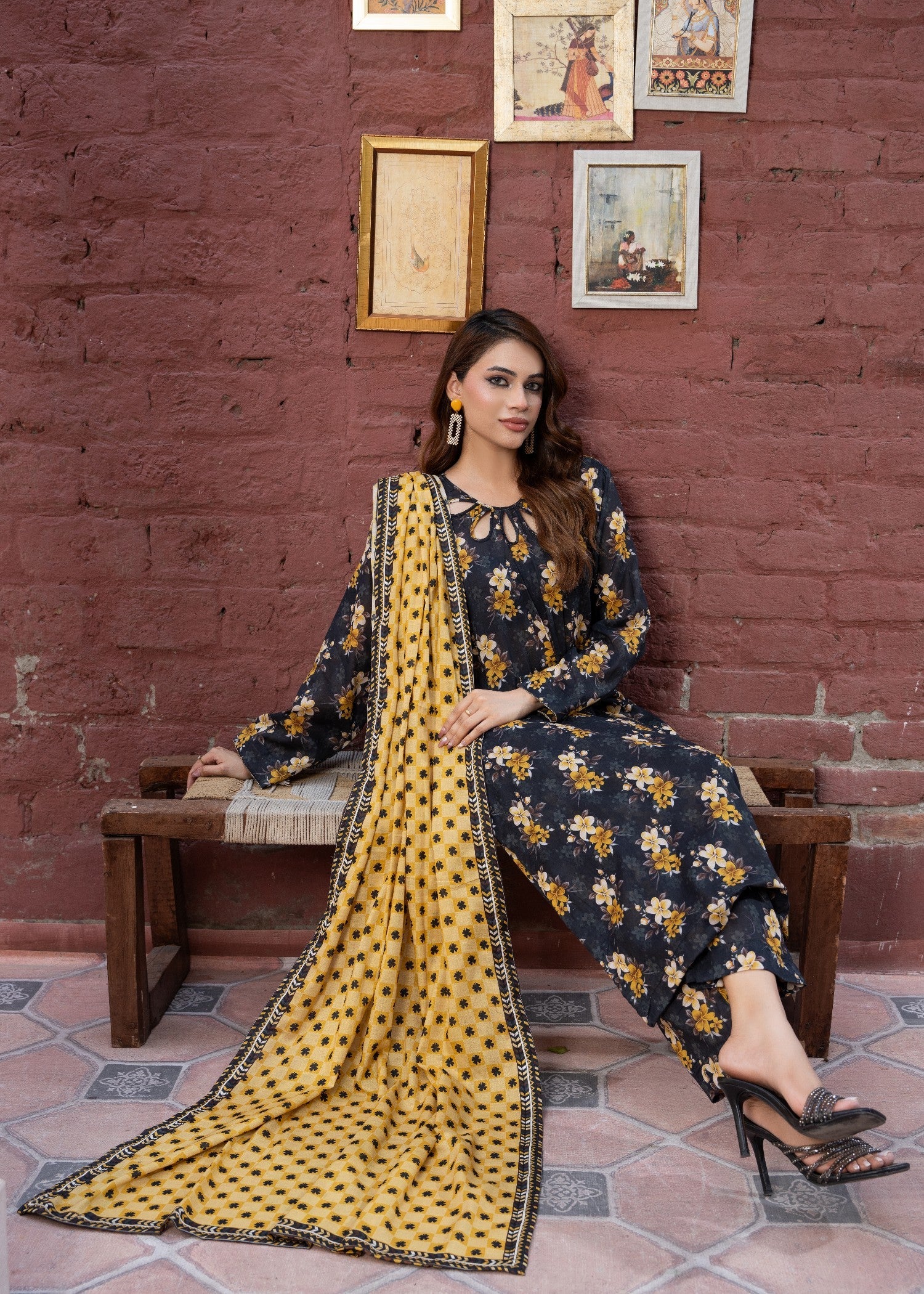 lawn Kurta Set in Pitch