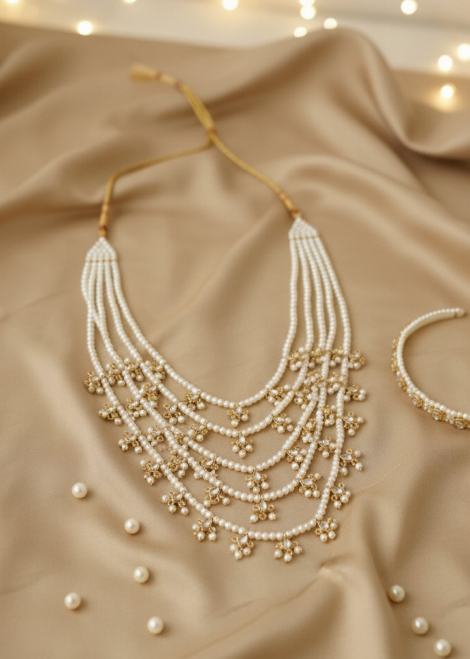 Necklace in Gold, white Color by - Trendy Women Necklace LCO2477