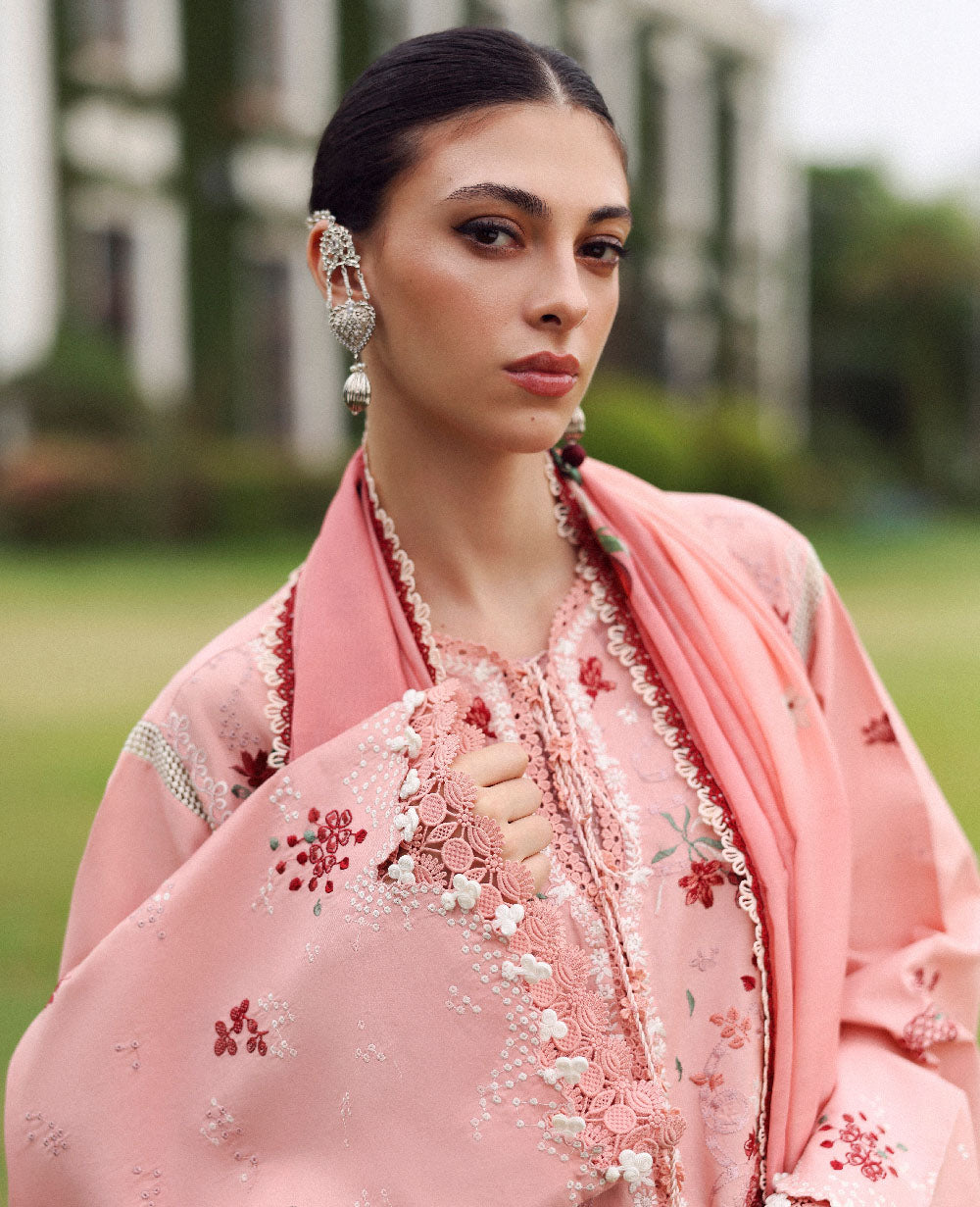 Lilas Lawn – Vayra