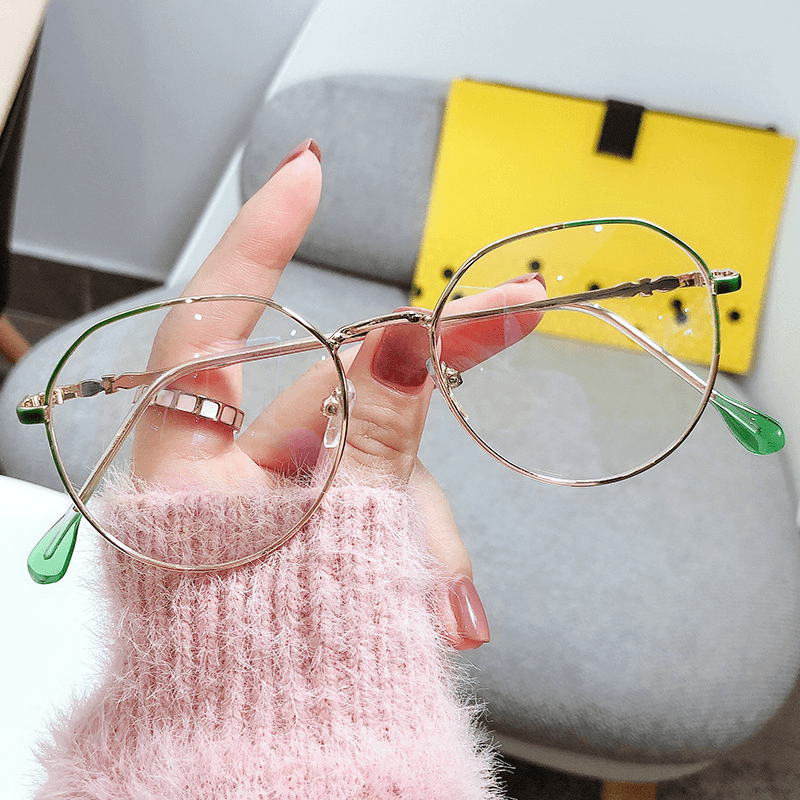 Fashionable Women's Myopia Glasses with Eye-Catching Net Red Frame