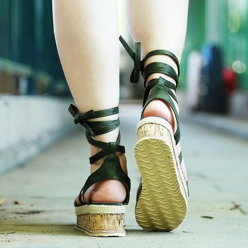 Women's open-toed sandals with cross straps