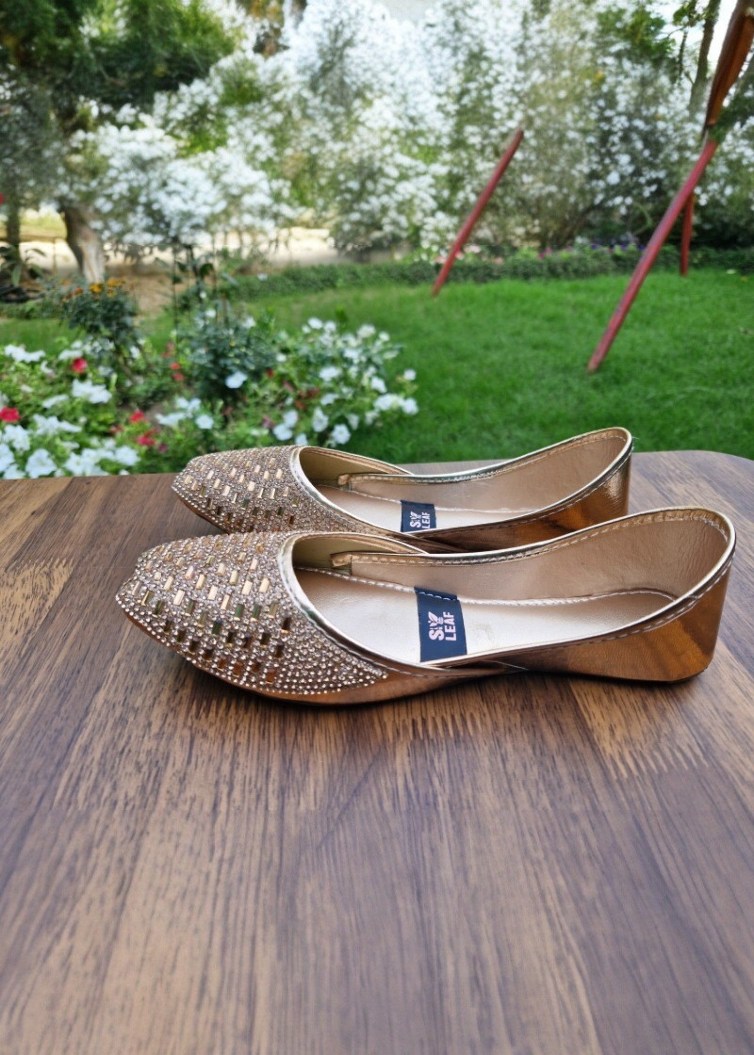 Khussa in Gold by - High Quality Women Khussa AFT5211