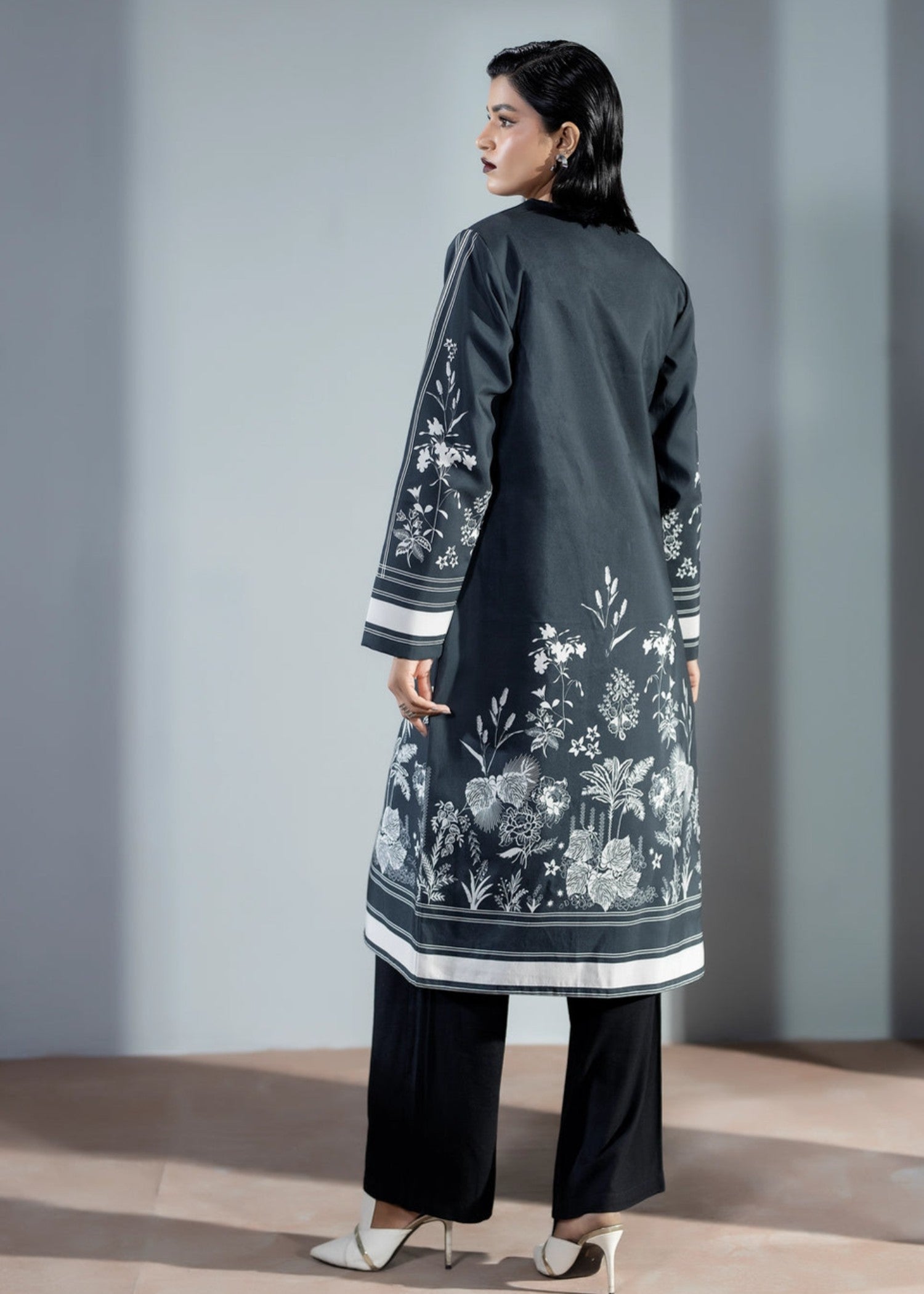 blended cambric Coat in Charcoal black