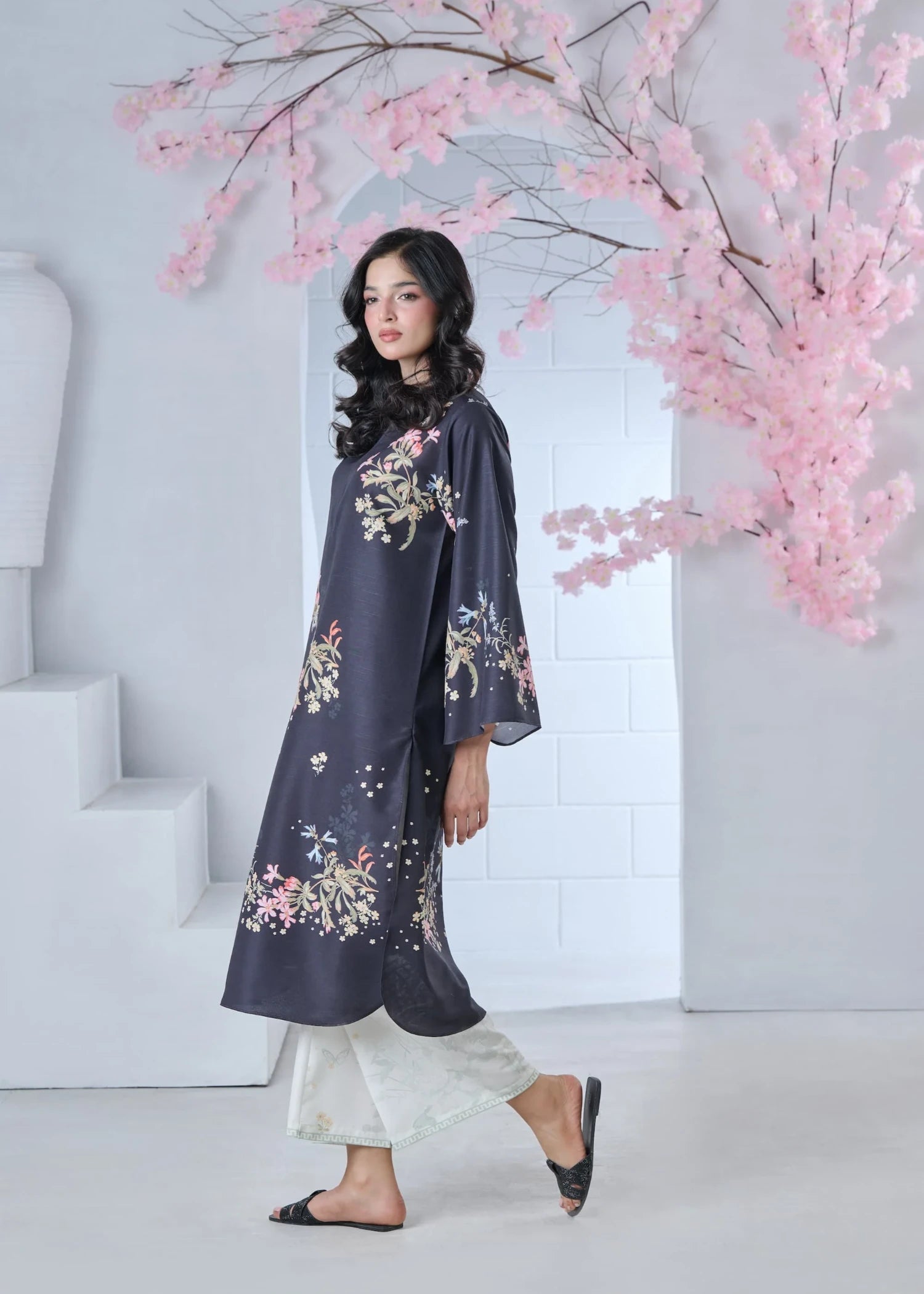raw silk Kurta Set in Black, off-white