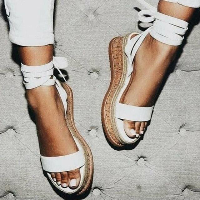 Women's open-toed sandals with cross straps