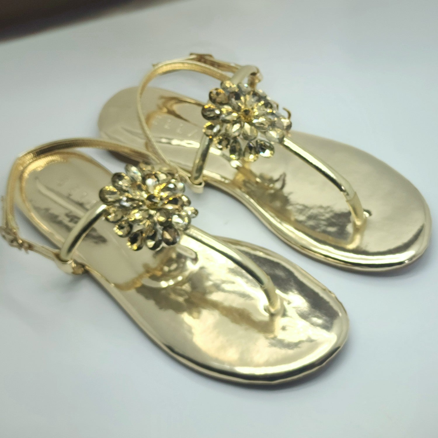 Flats in Gold by - High Quality Women Flats WKY3907