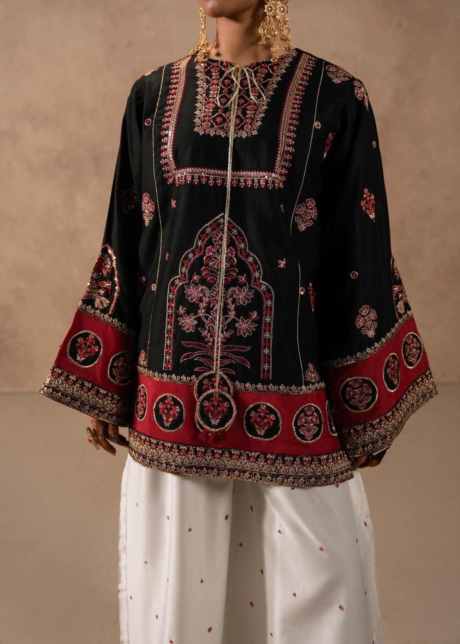 viscose thai silk Kurta Set in Black, white