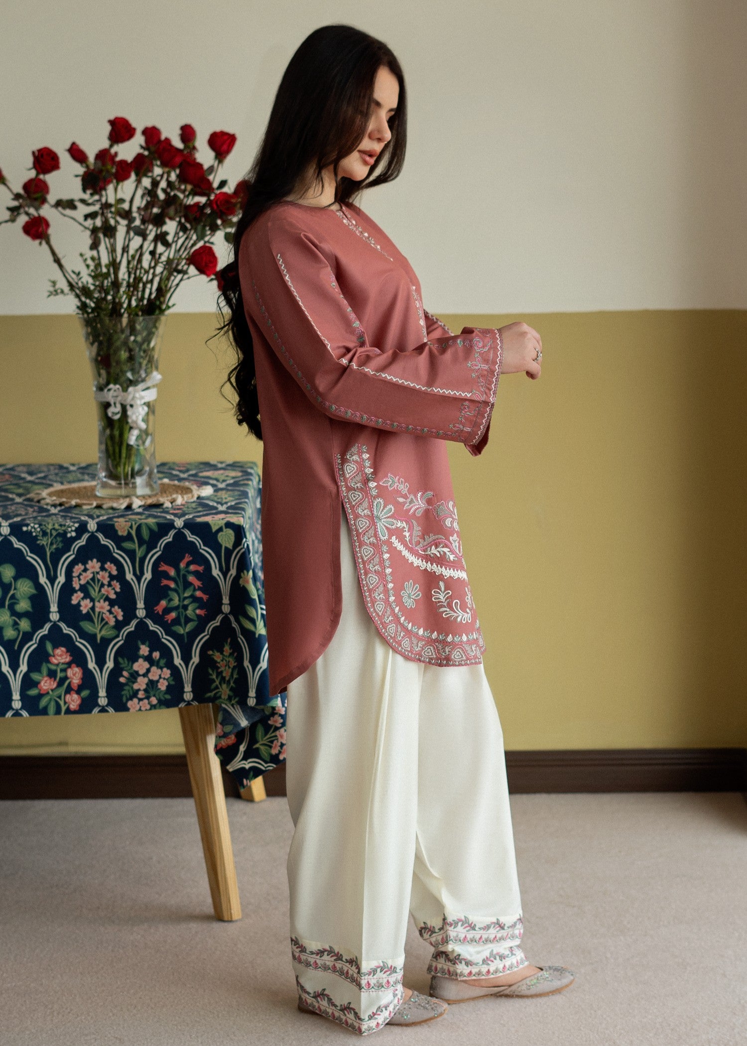 lawn Kurta Set in Pink, off-white
