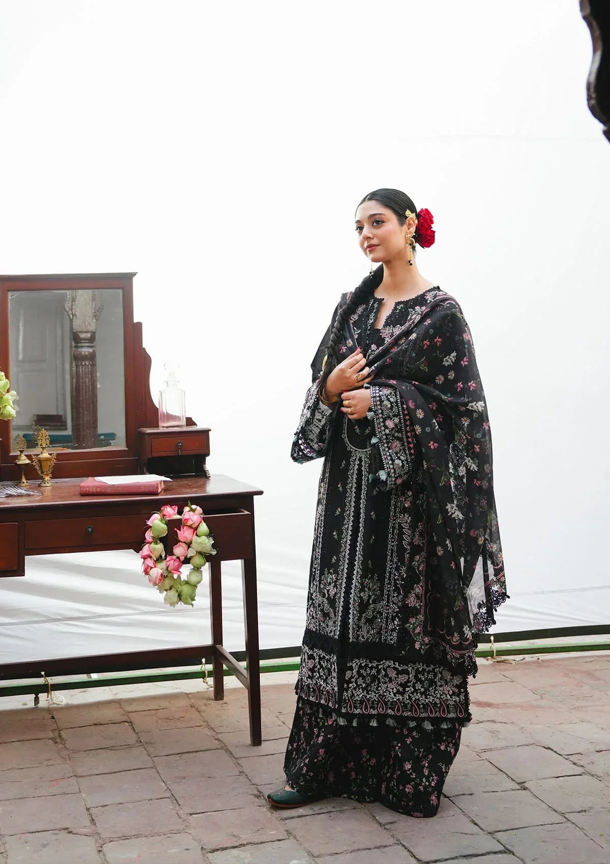 Ek Fasana Luxury Lawn – KLB-3B SIYAARA