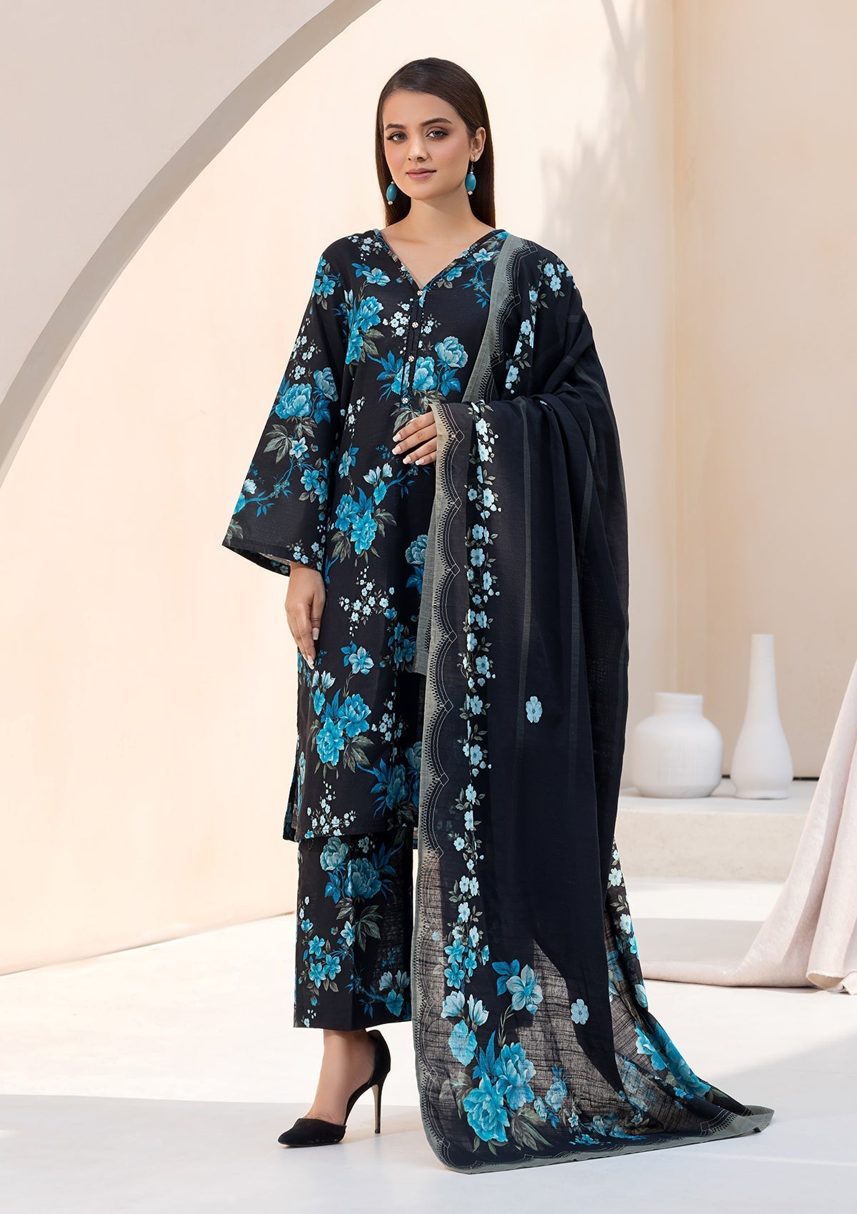 khaddar Kurta Set in Black