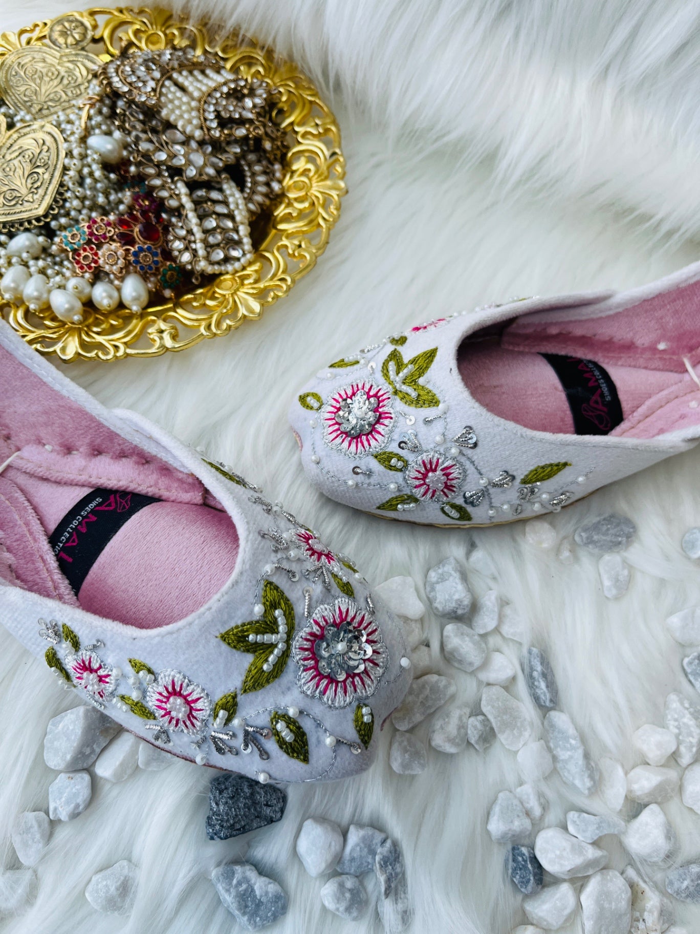Khussa in White by - High Quality Women Khussa LHF1543