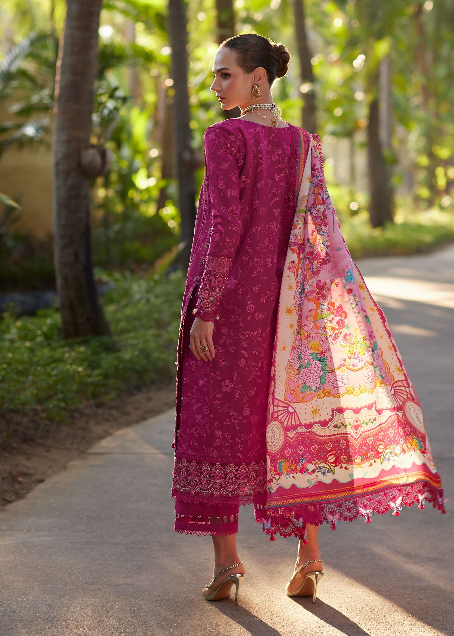 Ariya Luxury Lawn – Avelyn