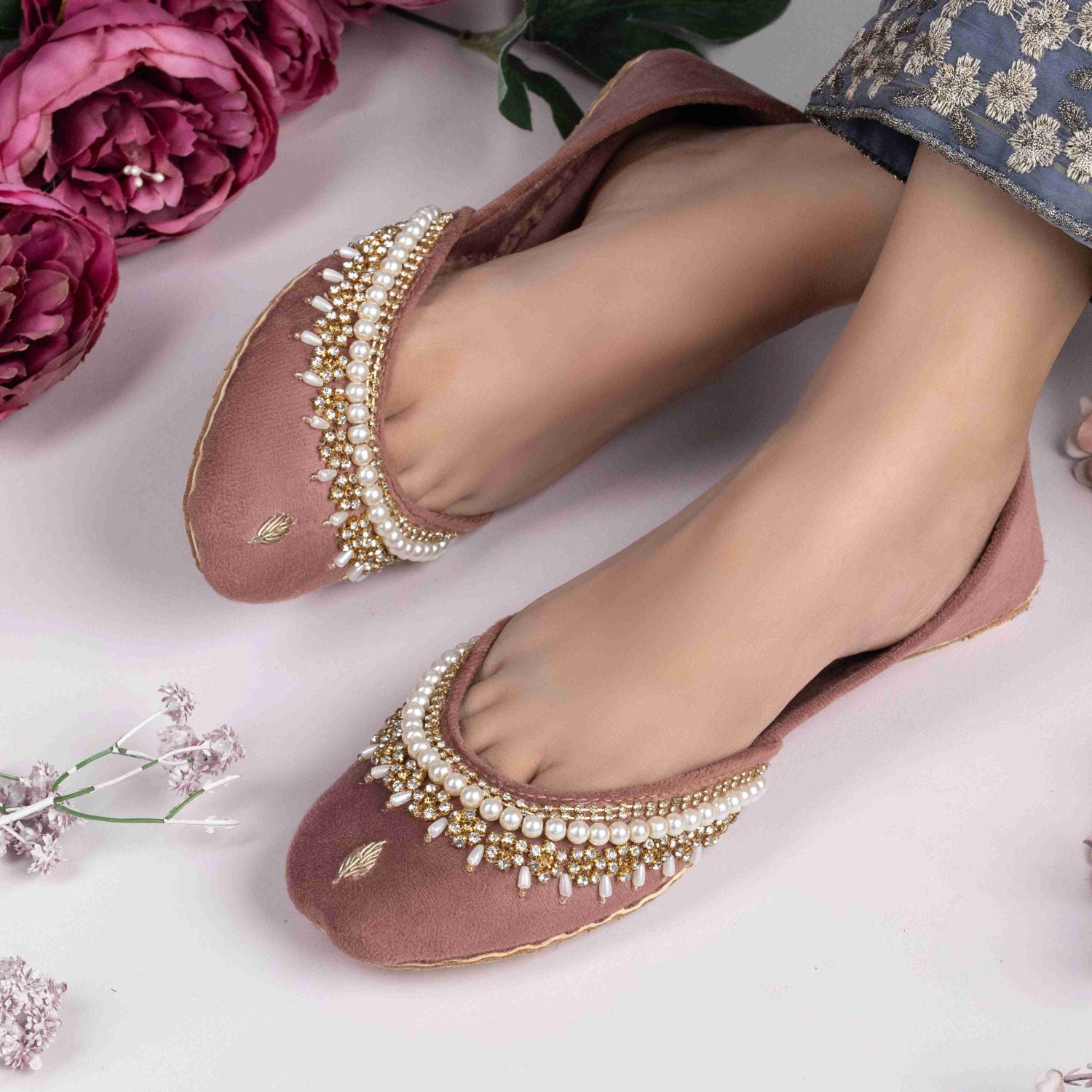 Khussa in Baby pink by - High Quality Women Khussa SPM7724