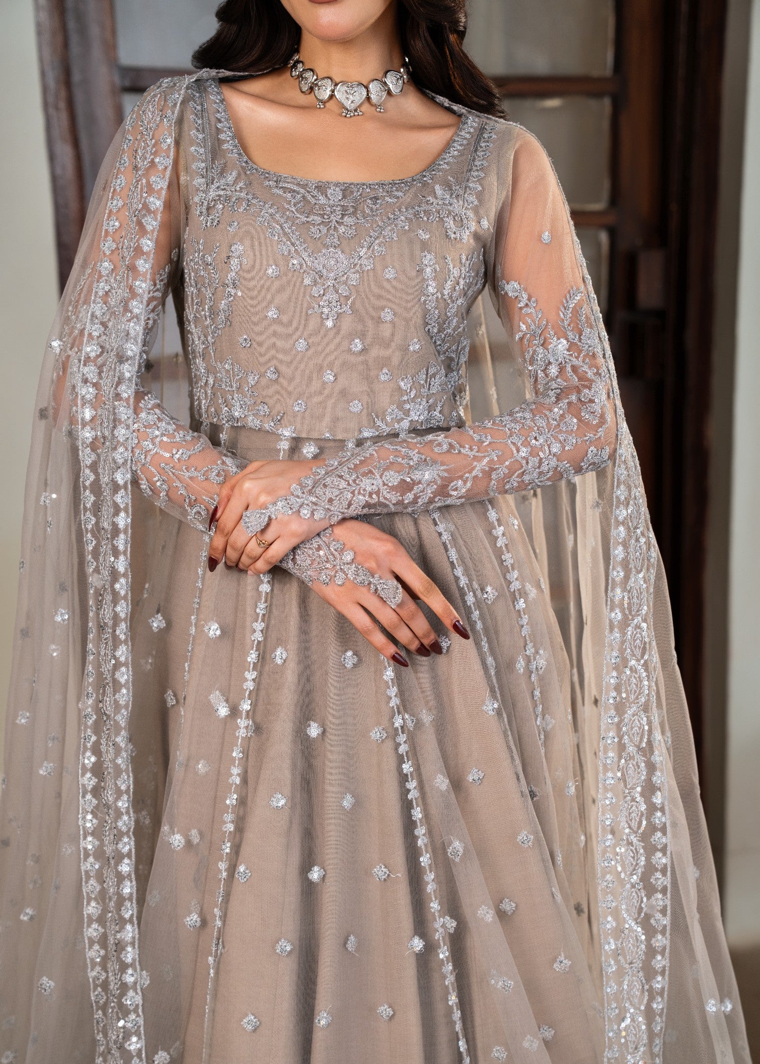 net Pishwas in Warm grey