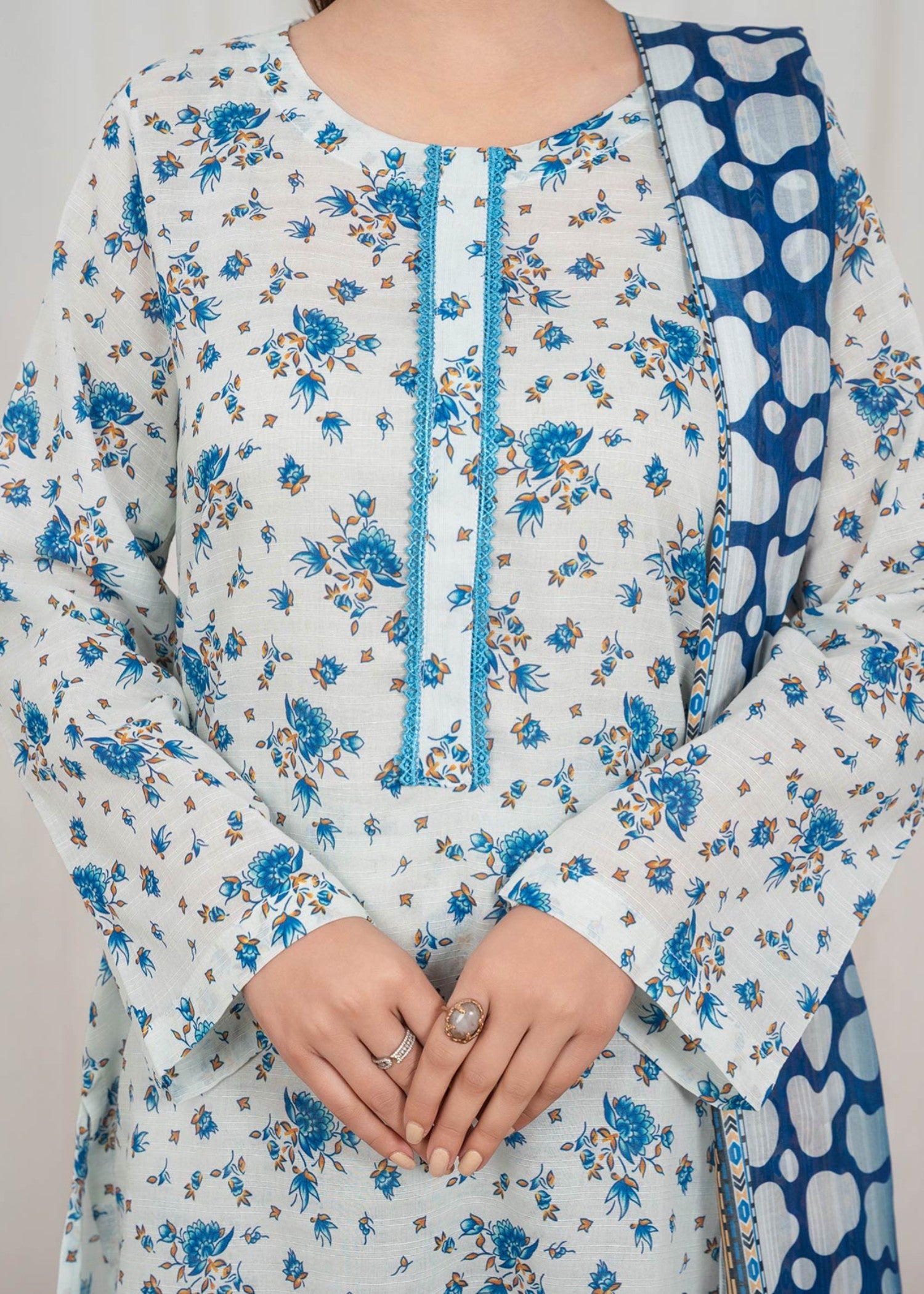 lawn Kurta Set in Light blue, white