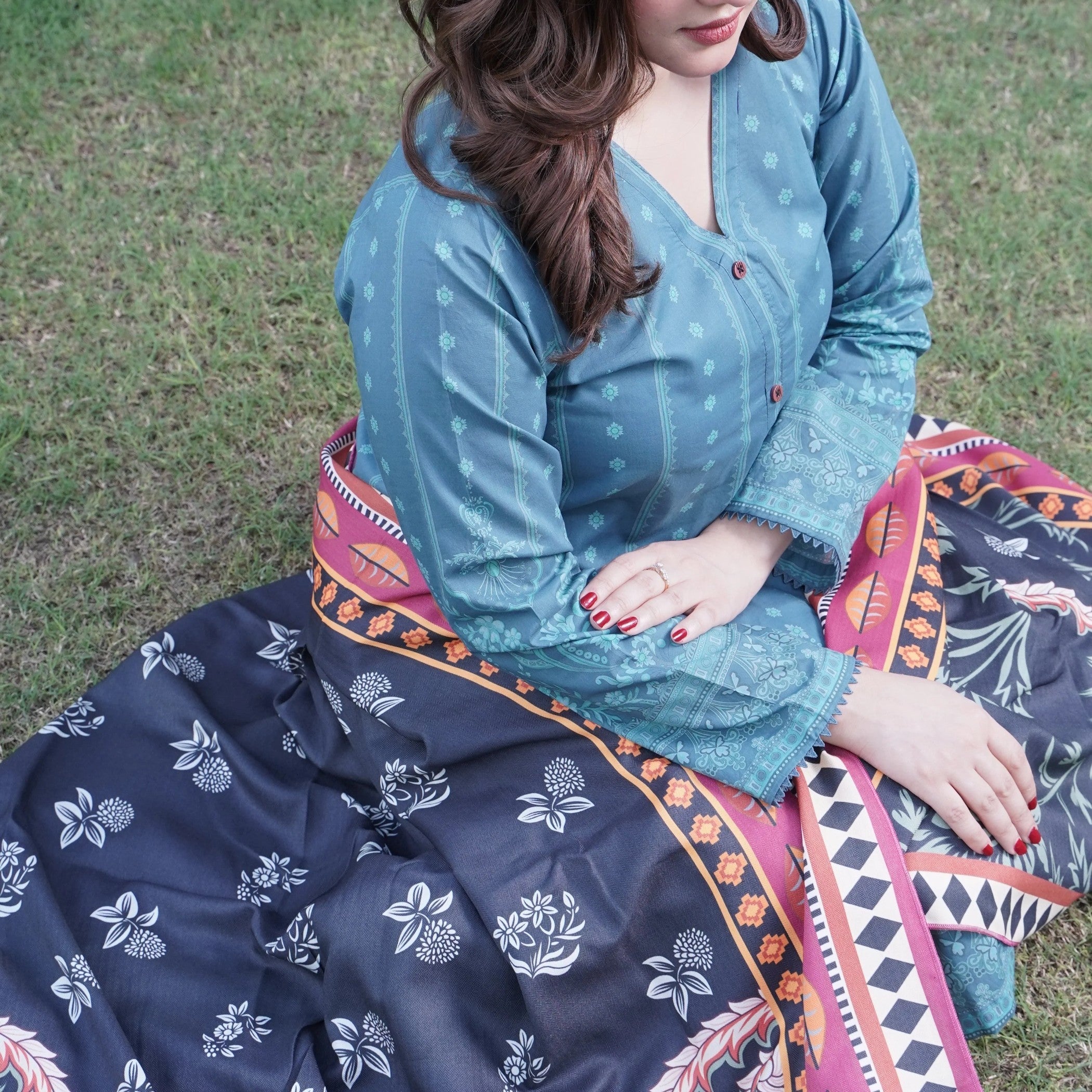 Shawl in Black Color by - Trendy Women Shawl ZRM1138