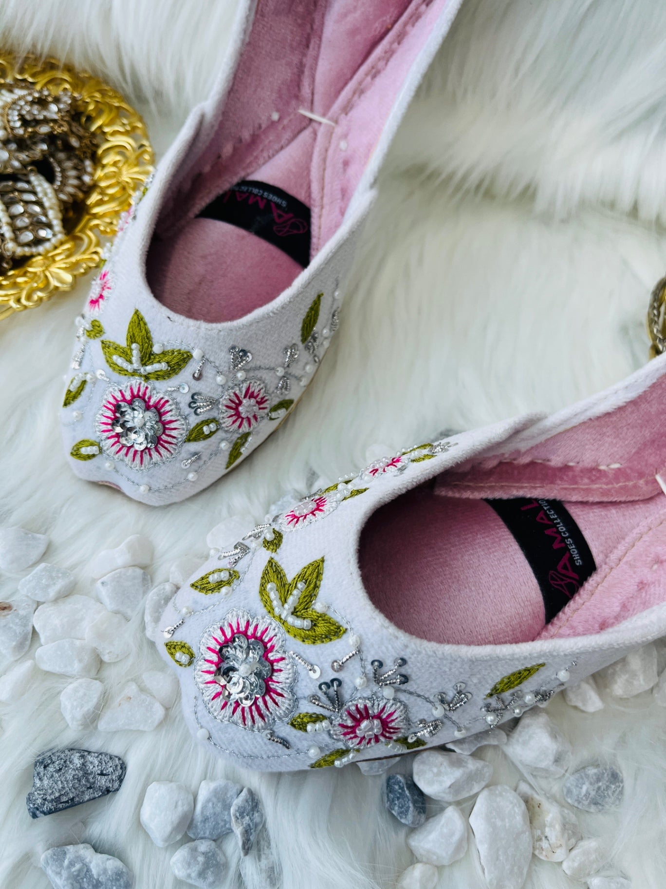 Khussa in White by - High Quality Women Khussa LHF1543