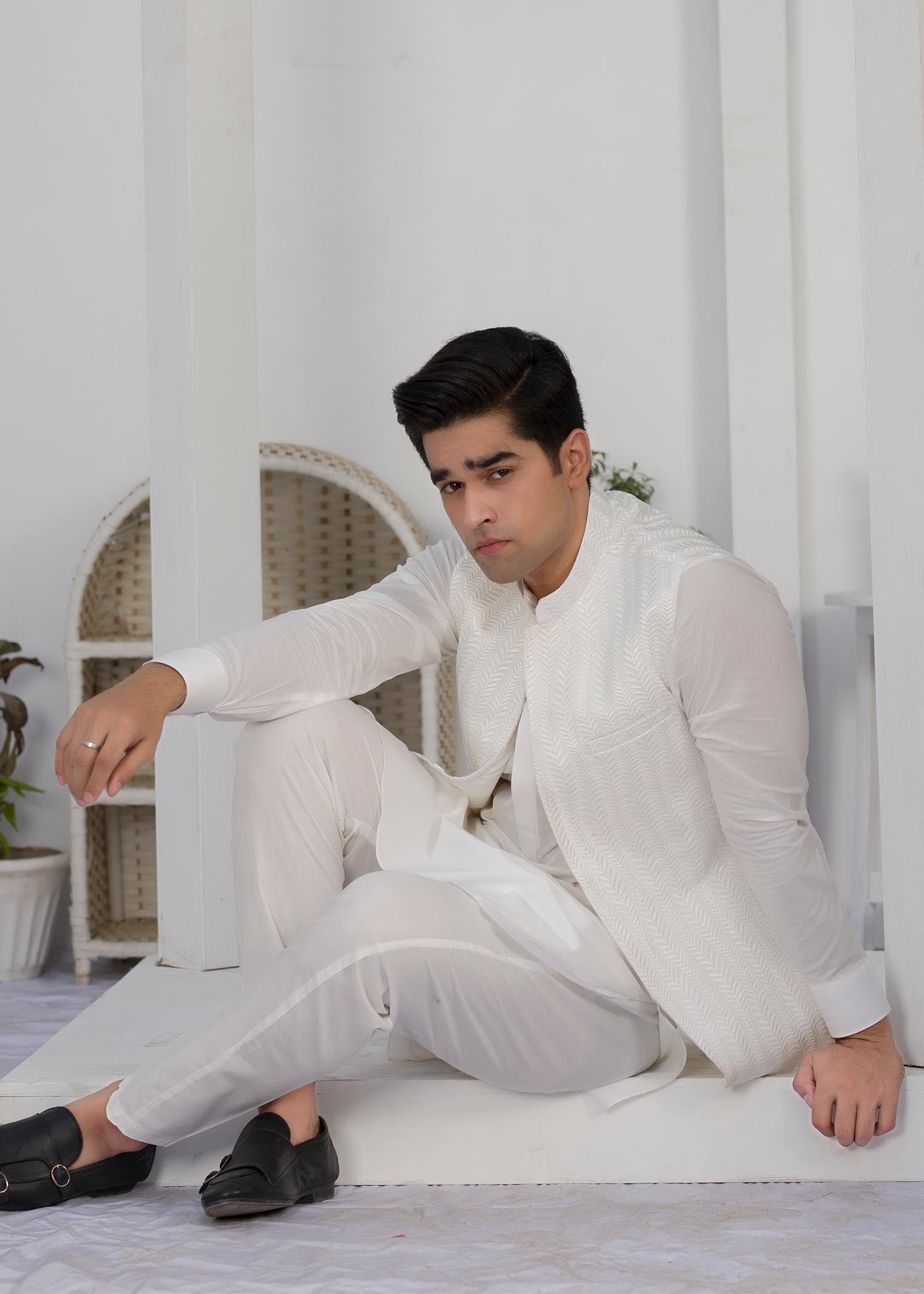wash & wear Waistcoat in Off-white