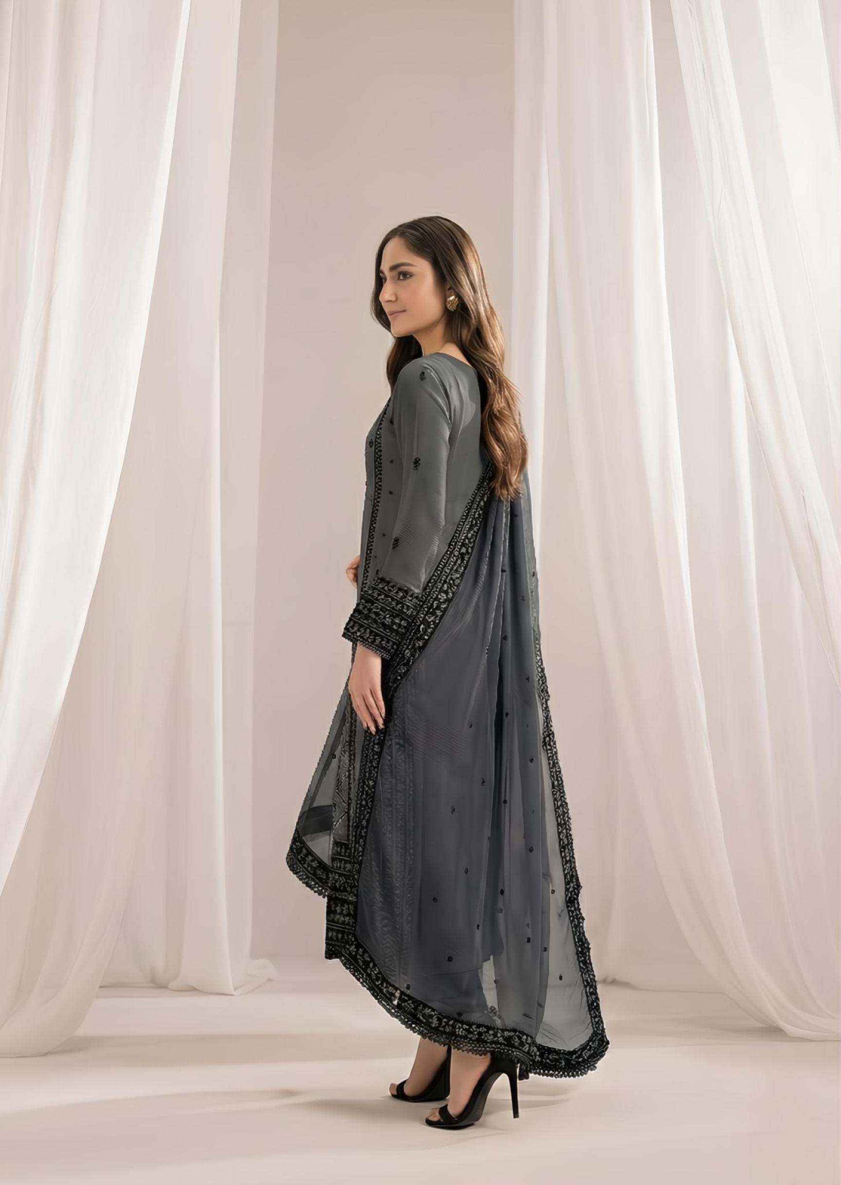 bemberg crinkle chiffon Kurta Set in Grey