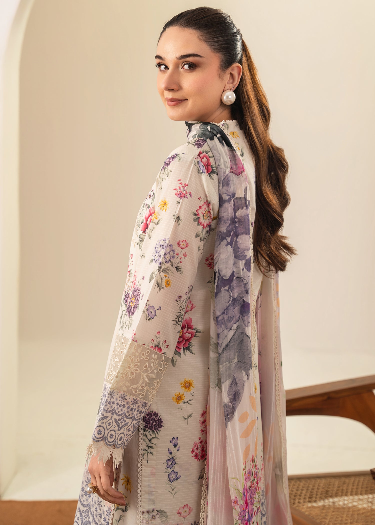 lawn Kurta Set in Off-white