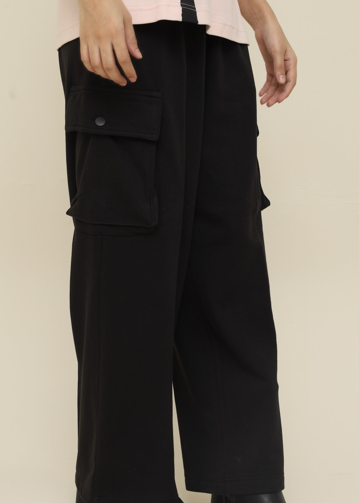 jersey knit Trousers in Caviar