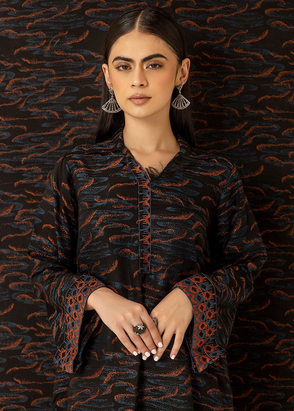 woven Unstitched in Black